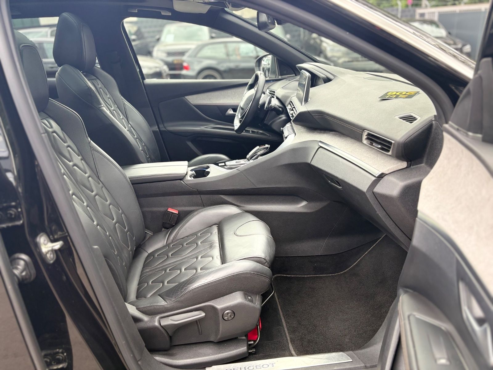 Fahrzeugabbildung Peugeot 3008 GT *AUT*PANO*LEDER*NAVI*KAM*ASSIST*SHZ*