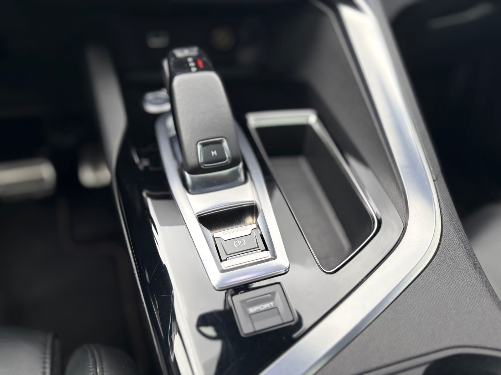 Fahrzeugabbildung Peugeot 3008 GT *AUT*PANO*LEDER*NAVI*KAM*ASSIST*SHZ*