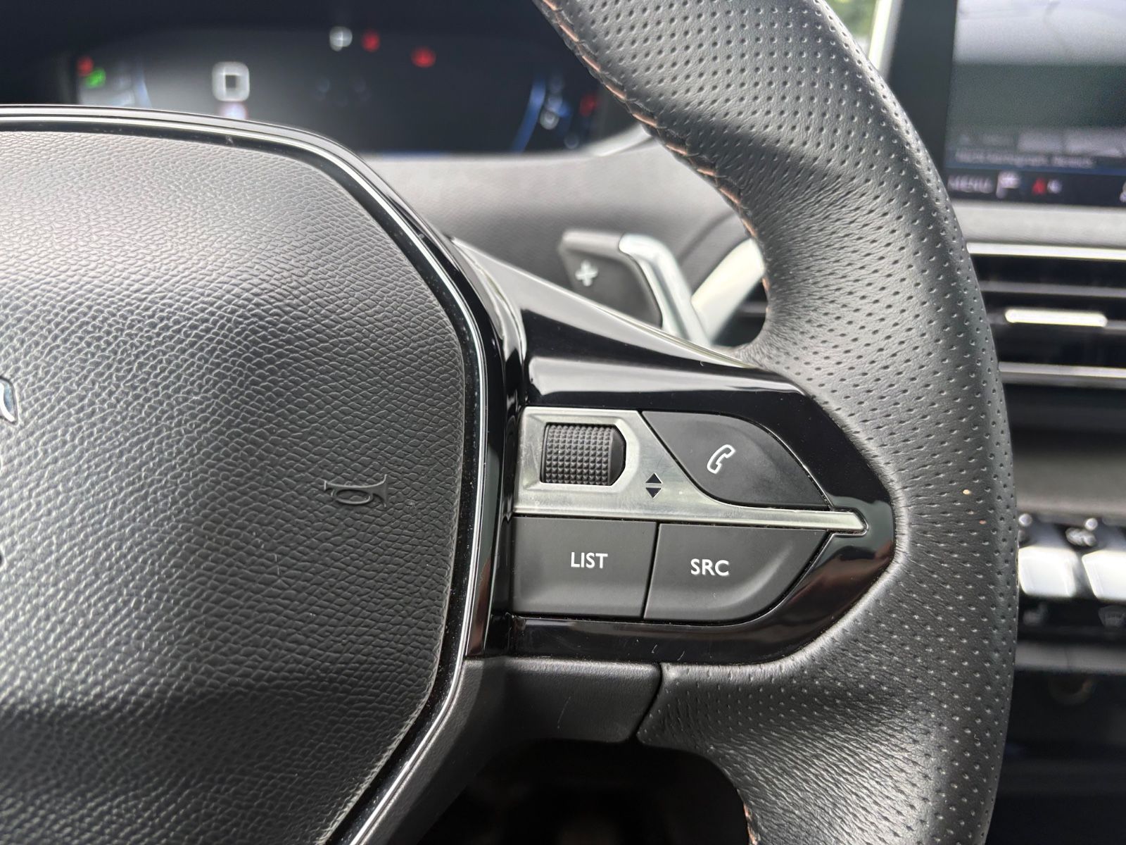 Fahrzeugabbildung Peugeot 3008 GT *AUT*PANO*LEDER*NAVI*KAM*ASSIST*SHZ*