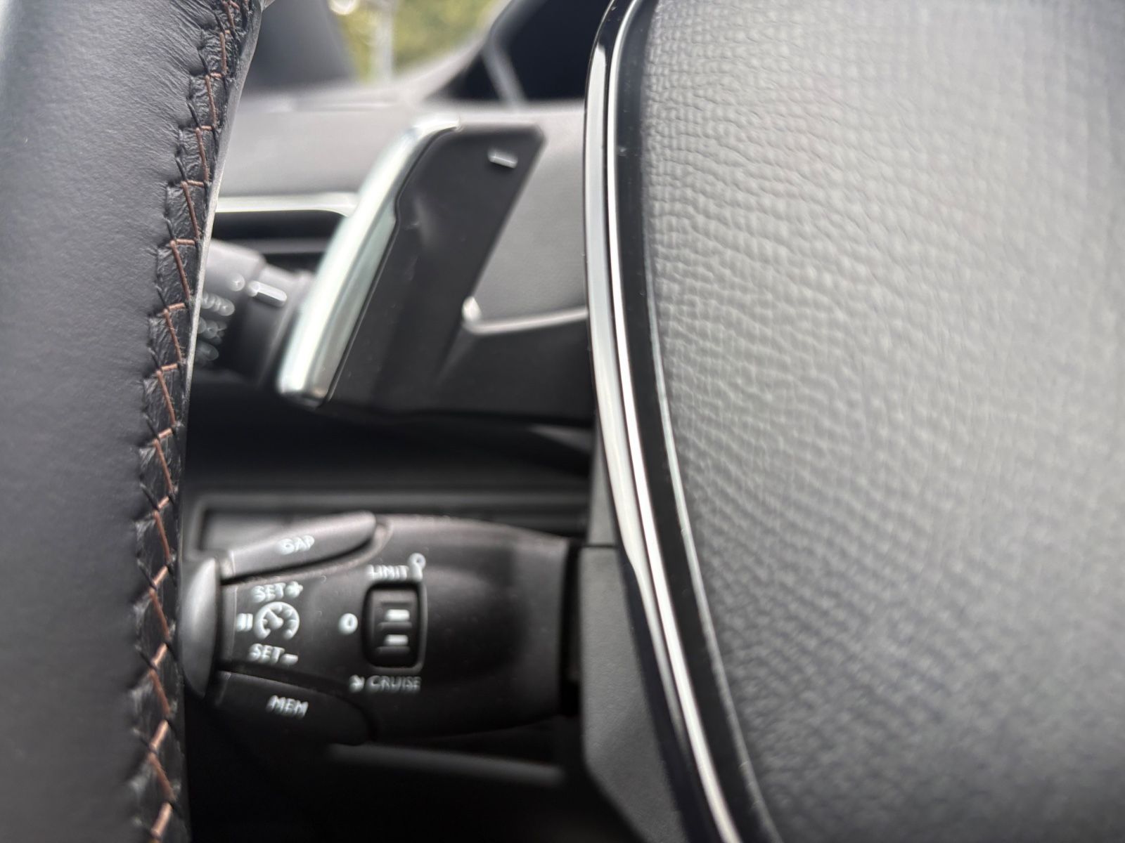 Fahrzeugabbildung Peugeot 3008 GT *AUT*PANO*LEDER*NAVI*KAM*ASSIST*SHZ*