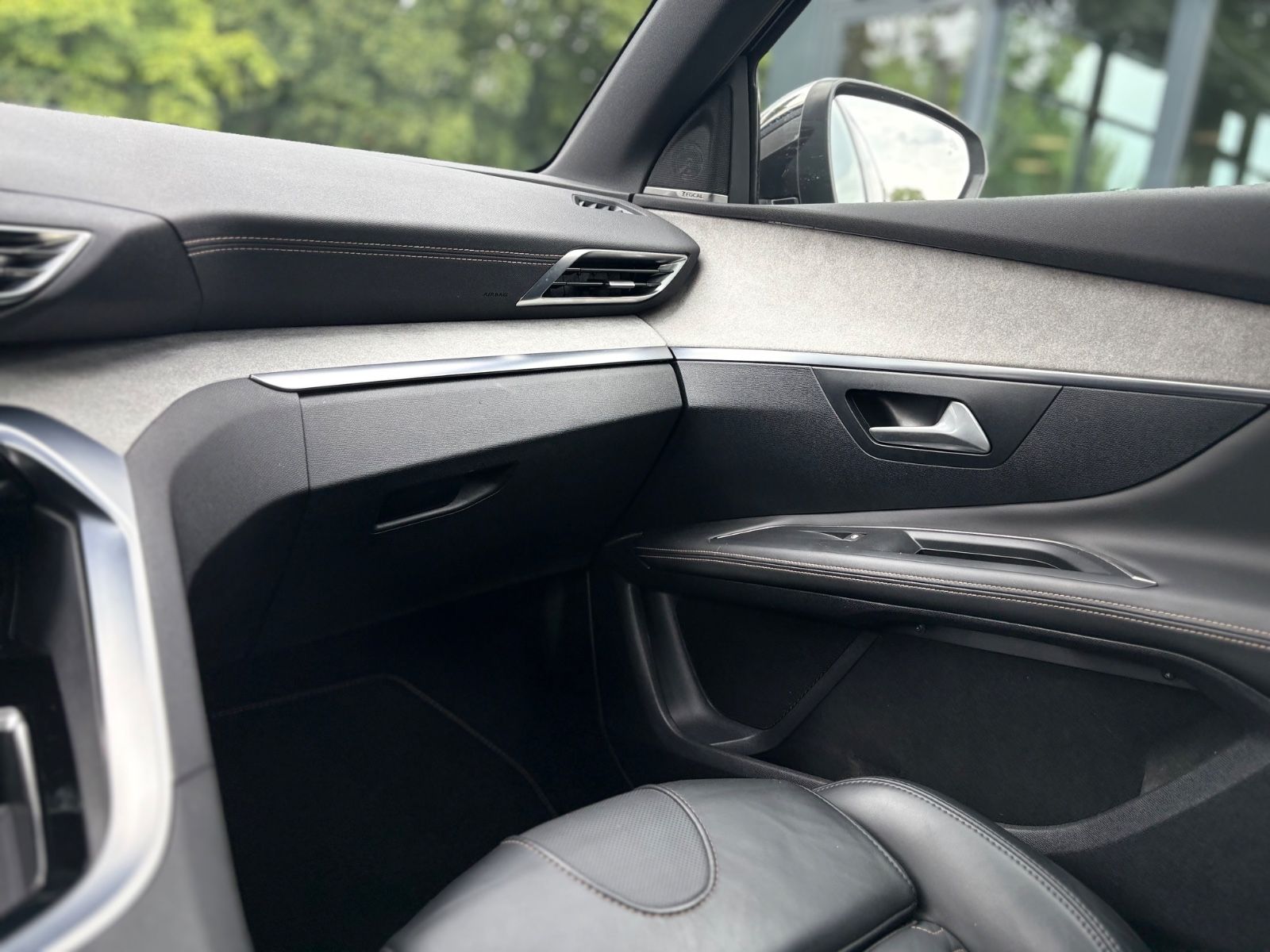 Fahrzeugabbildung Peugeot 3008 GT *AUT*PANO*LEDER*NAVI*KAM*ASSIST*SHZ*