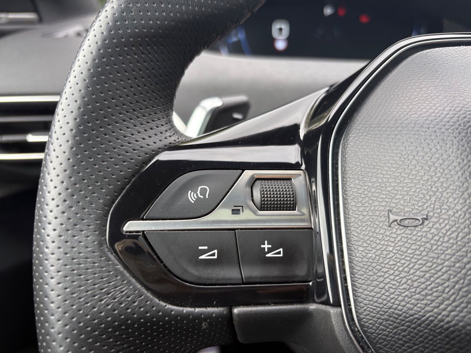 Fahrzeugabbildung Peugeot 3008 GT *AUT*PANO*LEDER*NAVI*KAM*ASSIST*SHZ*