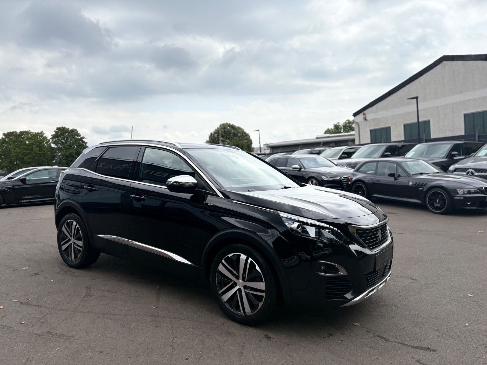Fahrzeugabbildung Peugeot 3008 GT *AUT*PANO*LEDER*NAVI*KAM*ASSIST*SHZ*