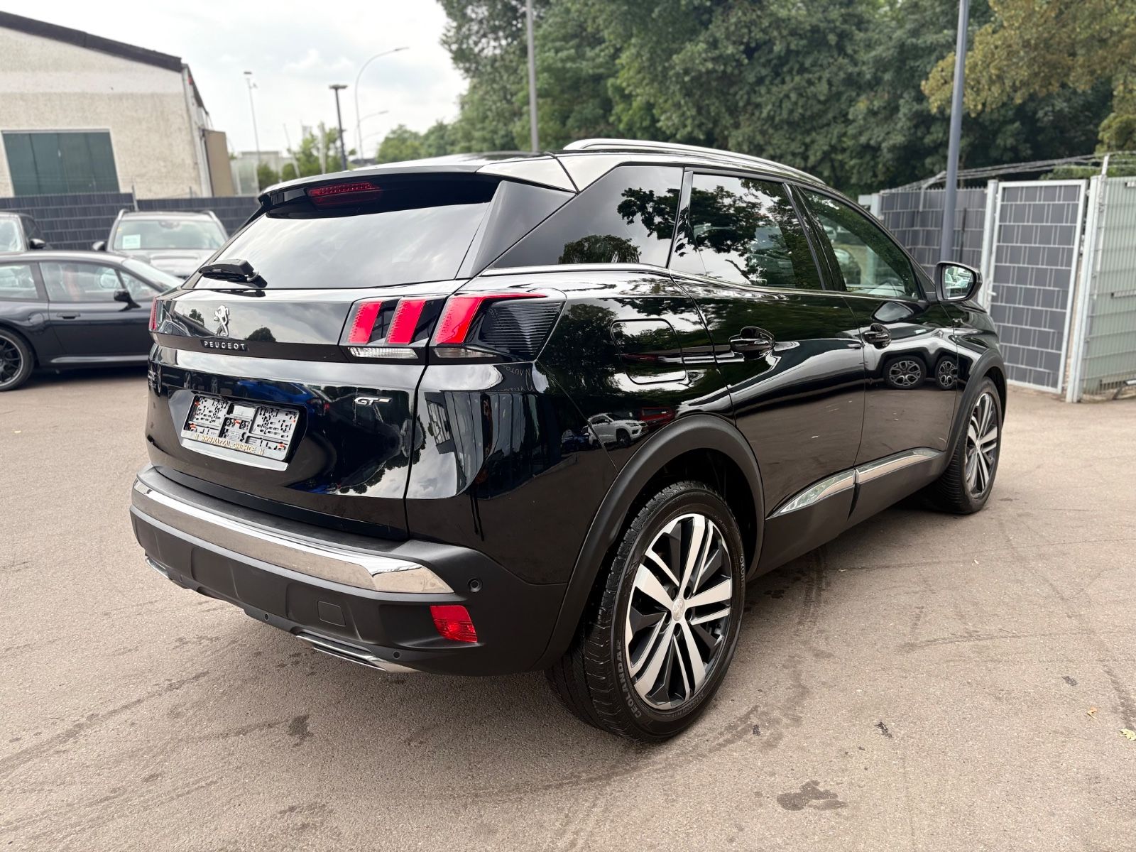 Fahrzeugabbildung Peugeot 3008 GT *AUT*PANO*LEDER*NAVI*KAM*ASSIST*SHZ*