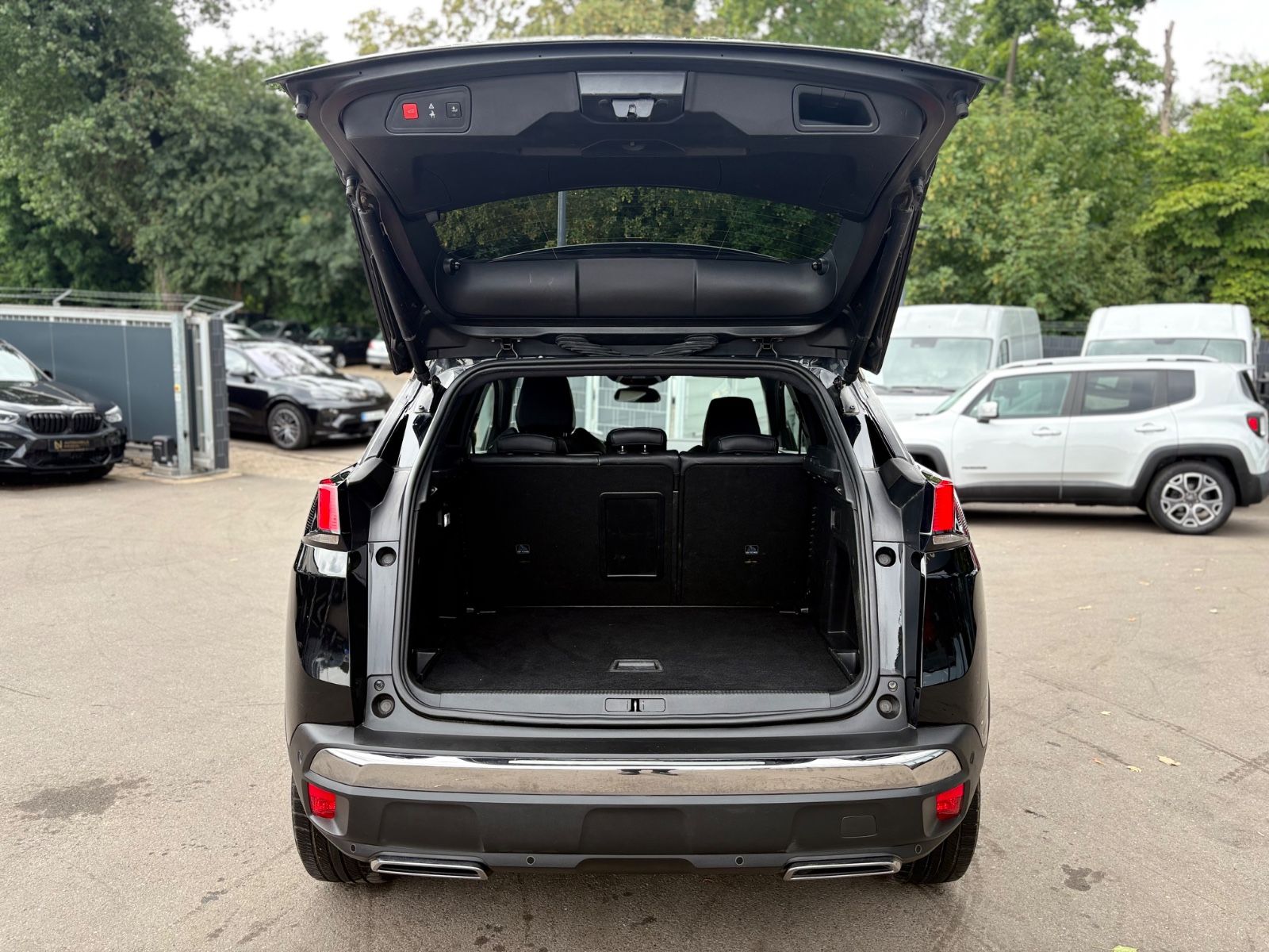 Fahrzeugabbildung Peugeot 3008 GT *AUT*PANO*LEDER*NAVI*KAM*ASSIST*SHZ*