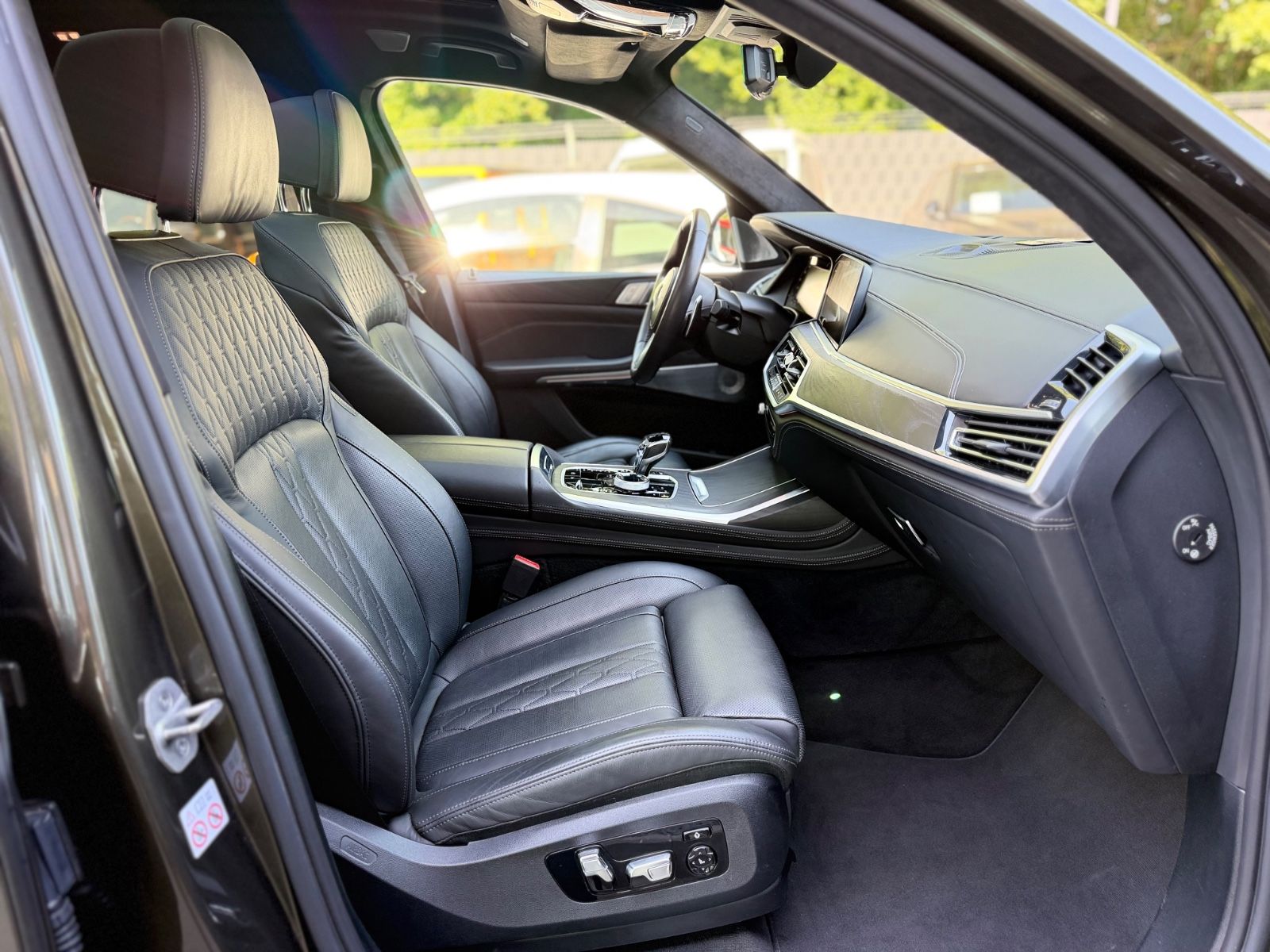Fahrzeugabbildung BMW X7 M50*6 SEATS*LASER*SKY-LOUNGE*6X SHZ*SOFT*22.Z