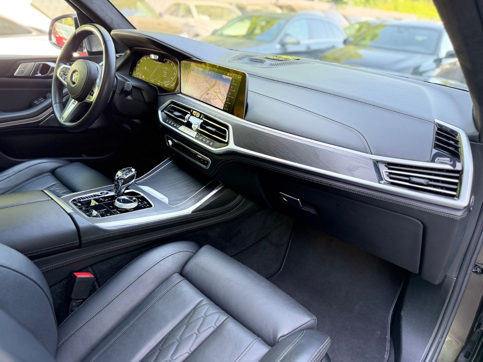 Fahrzeugabbildung BMW X7 M50*6 SEATS*LASER*SKY-LOUNGE*6X SHZ*SOFT*22.Z