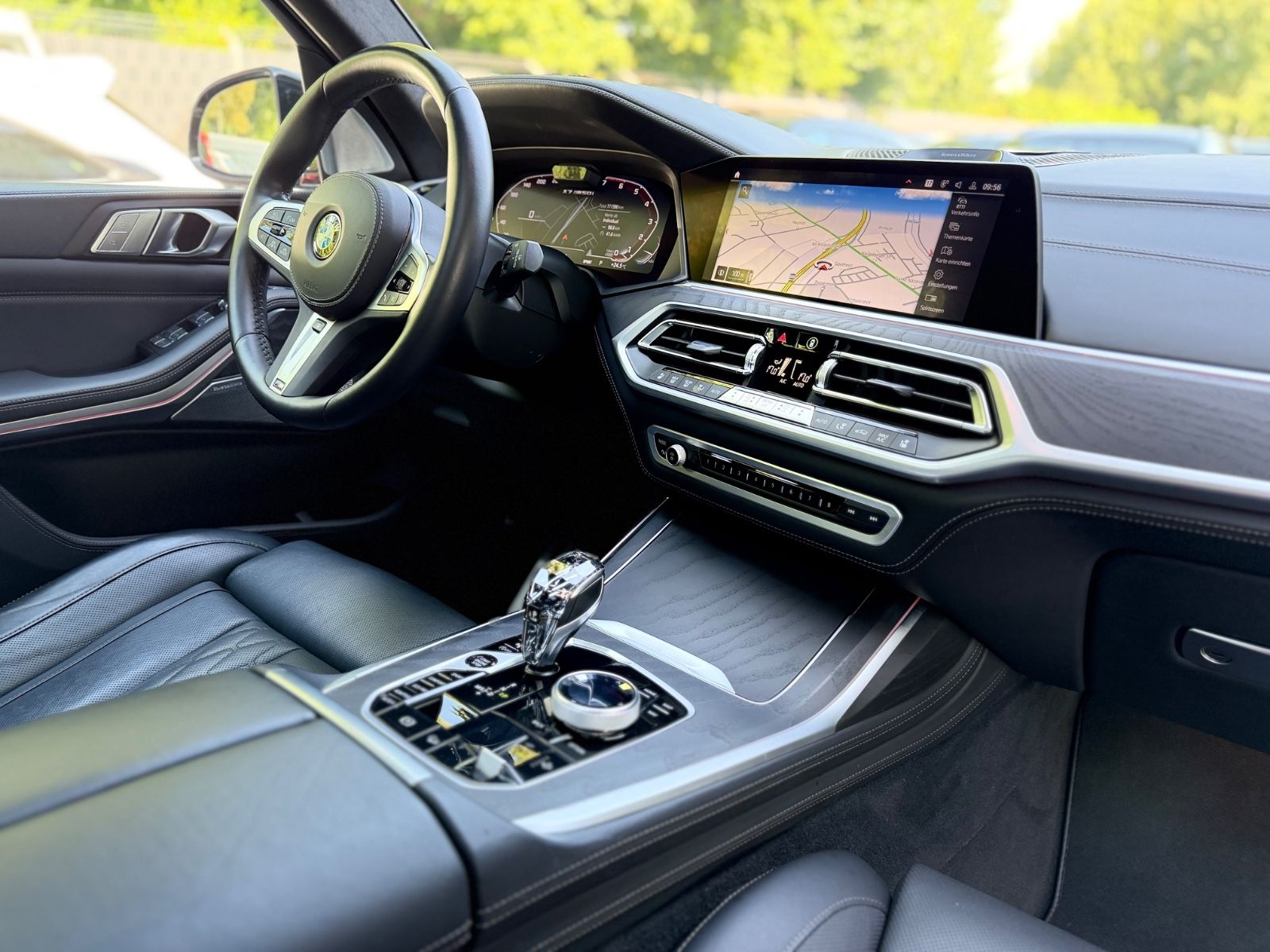 Fahrzeugabbildung BMW X7 M50*6 SEATS*LASER*SKY-LOUNGE*6X SHZ*SOFT*22.Z
