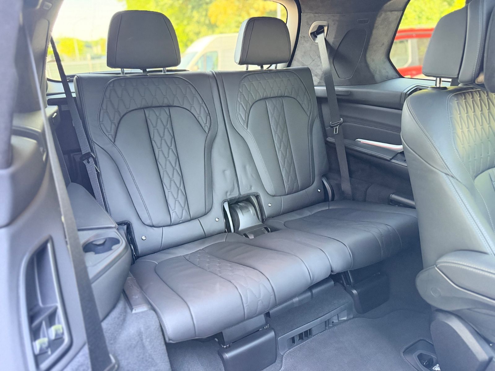Fahrzeugabbildung BMW X7 M50*6 SEATS*LASER*SKY-LOUNGE*6X SHZ*SOFT*22.Z
