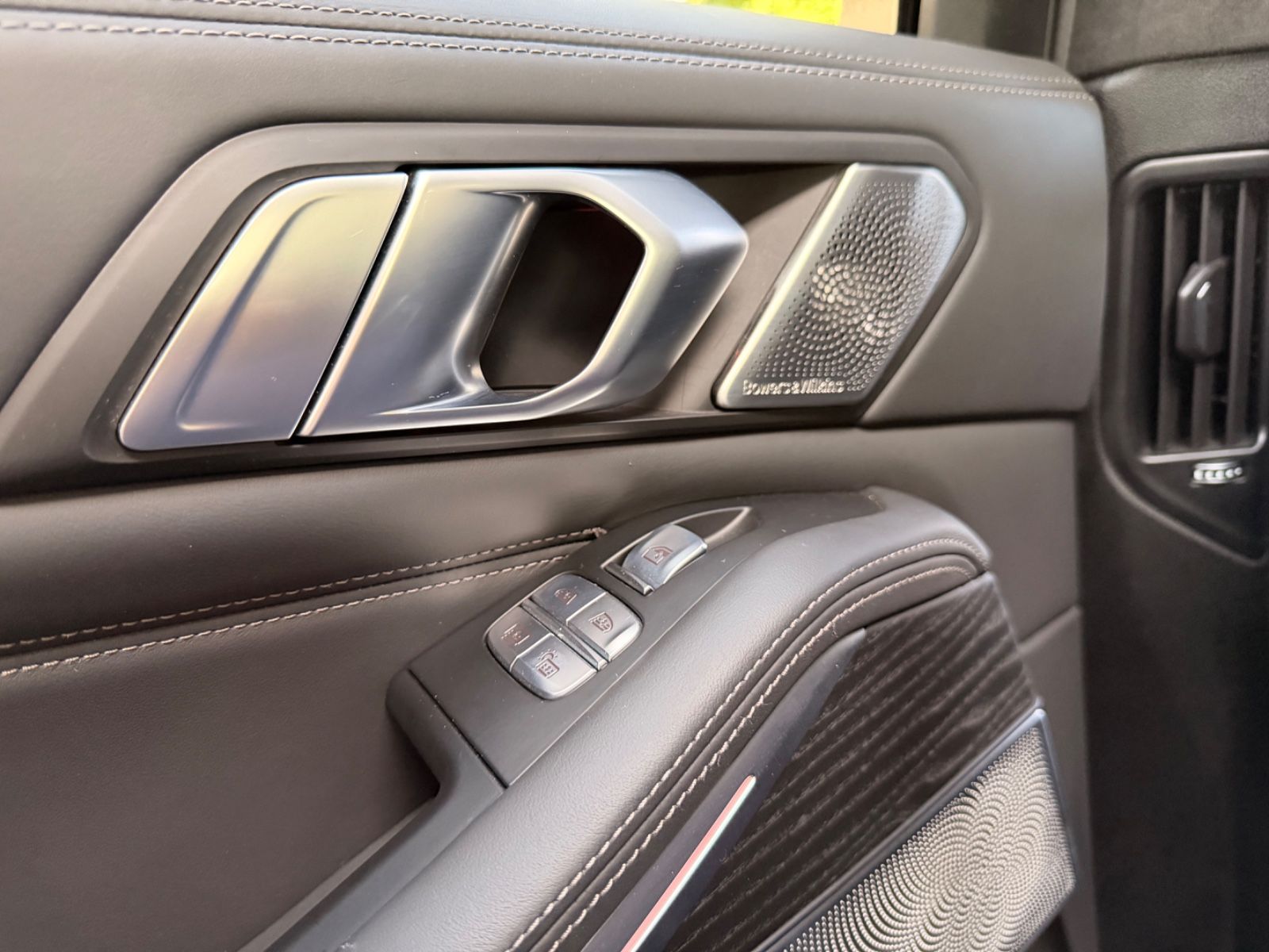 Fahrzeugabbildung BMW X7 M50*6 SEATS*LASER*SKY-LOUNGE*6X SHZ*SOFT*22.Z