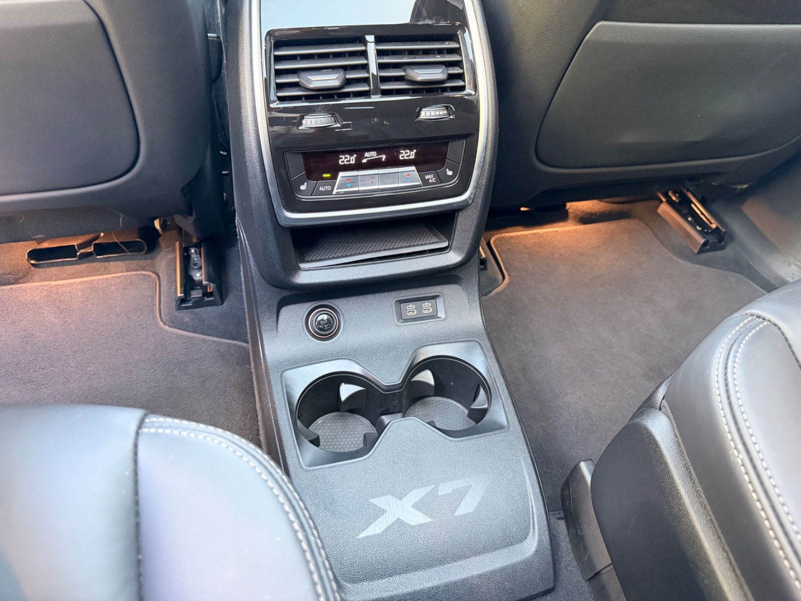 Fahrzeugabbildung BMW X7 M50*6 SEATS*LASER*SKY-LOUNGE*6X SHZ*SOFT*22.Z