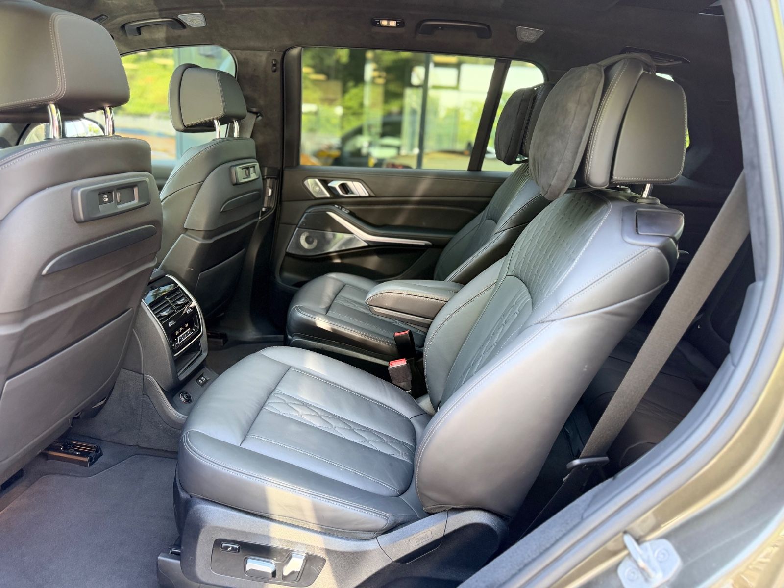 Fahrzeugabbildung BMW X7 M50*6 SEATS*LASER*SKY-LOUNGE*6X SHZ*SOFT*22.Z