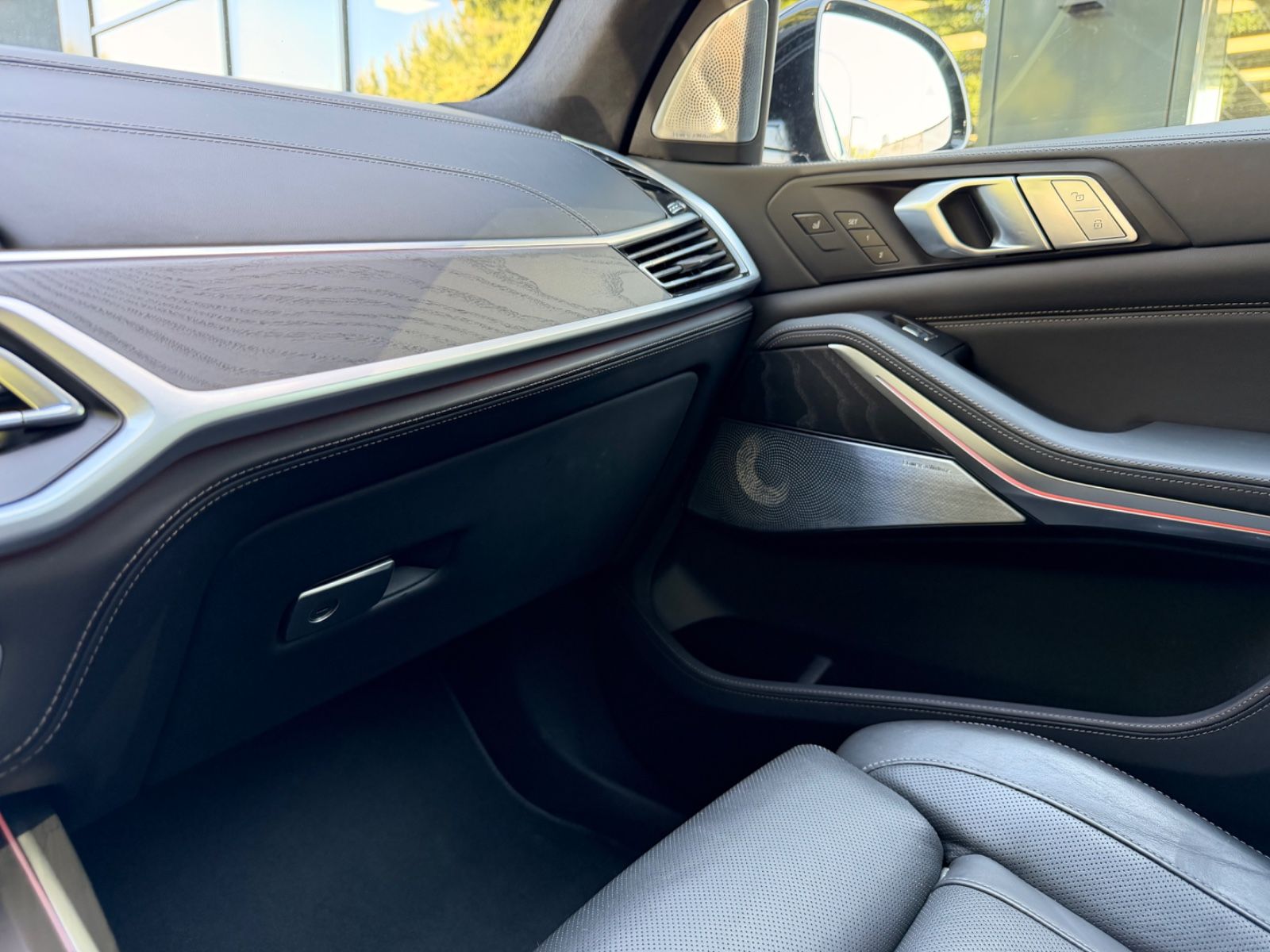Fahrzeugabbildung BMW X7 M50*6 SEATS*LASER*SKY-LOUNGE*6X SHZ*SOFT*22.Z