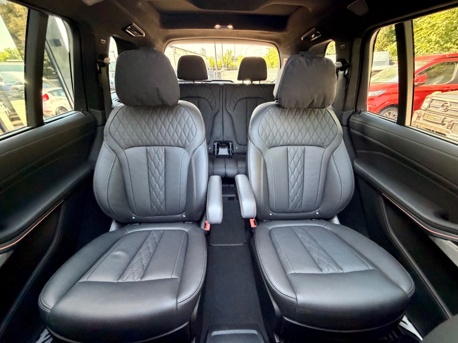 Fahrzeugabbildung BMW X7 M50*6 SEATS*LASER*SKY-LOUNGE*6X SHZ*SOFT*22.Z