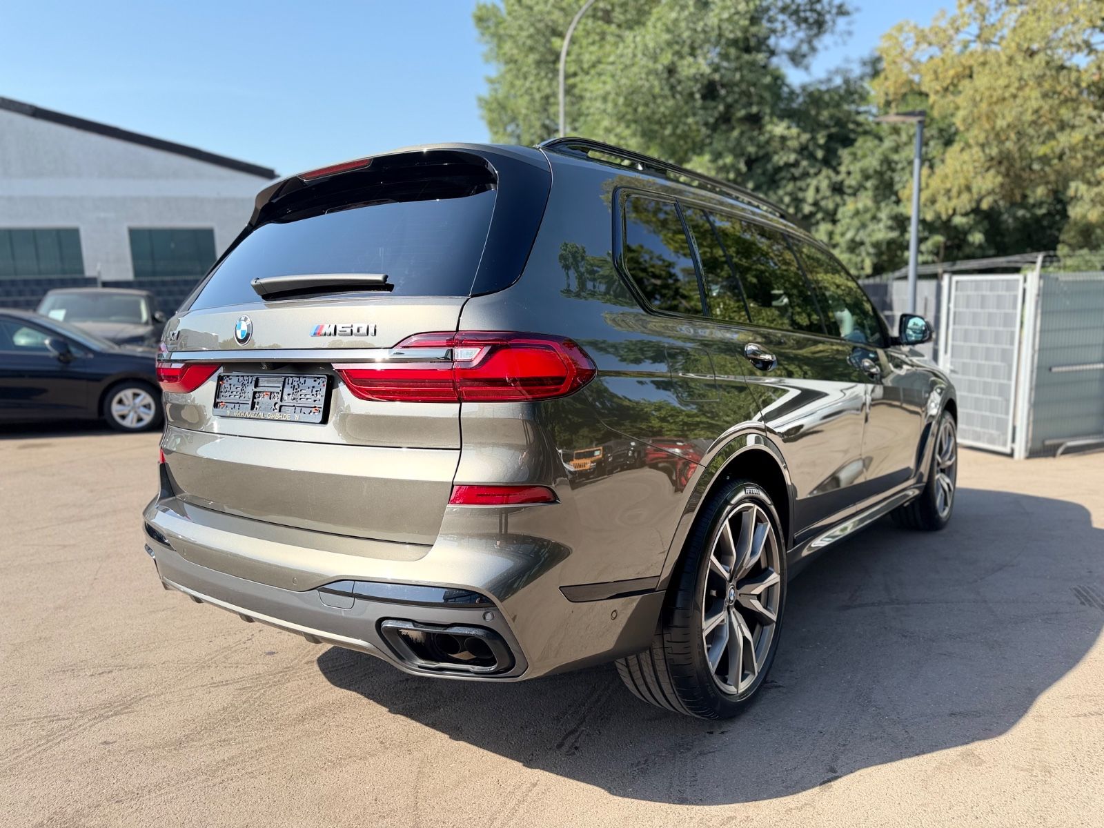 Fahrzeugabbildung BMW X7 M50*6 SEATS*LASER*SKY-LOUNGE*6X SHZ*SOFT*22.Z