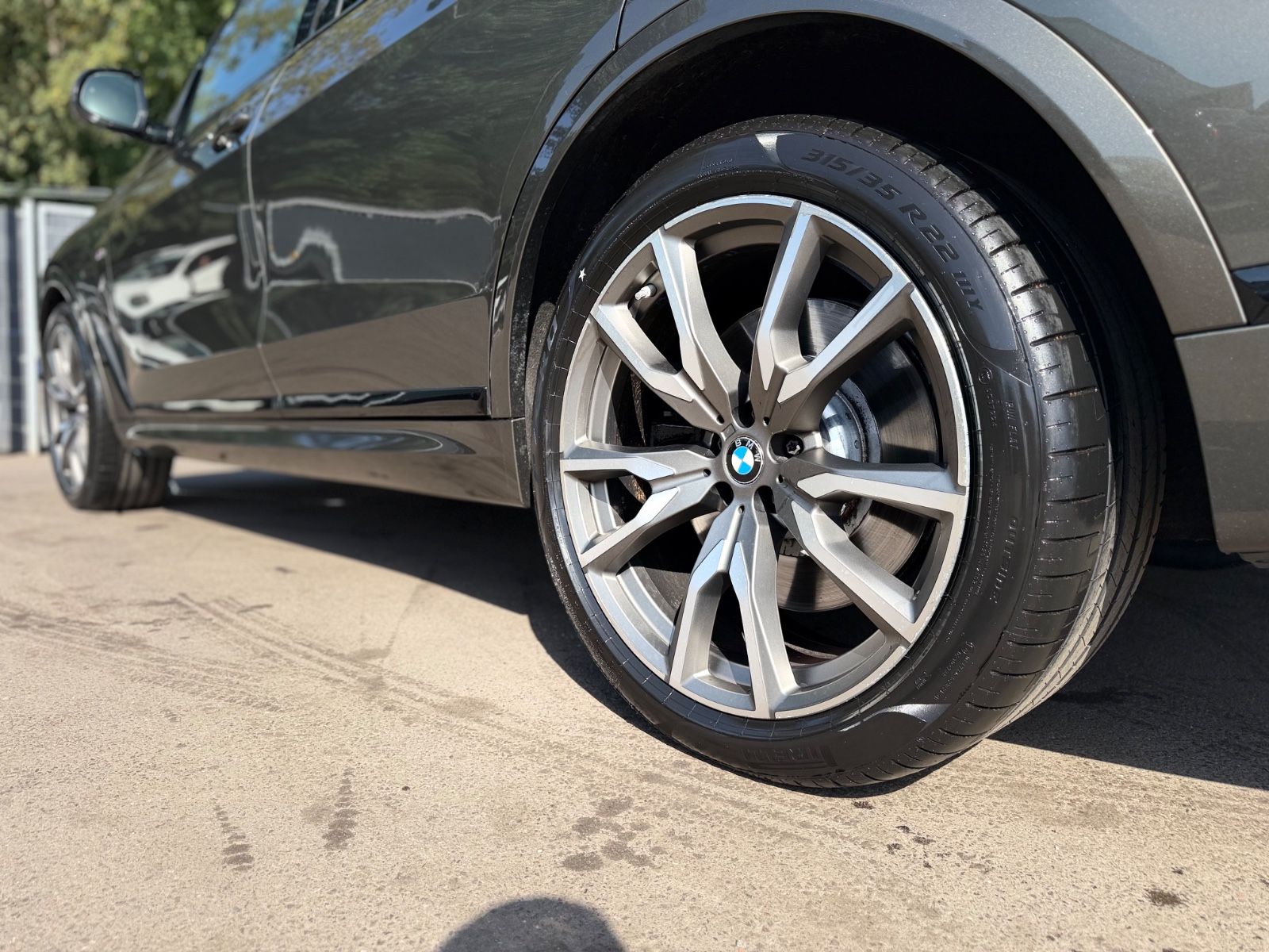 Fahrzeugabbildung BMW X7 M50*6 SEATS*LASER*SKY-LOUNGE*6X SHZ*SOFT*22.Z