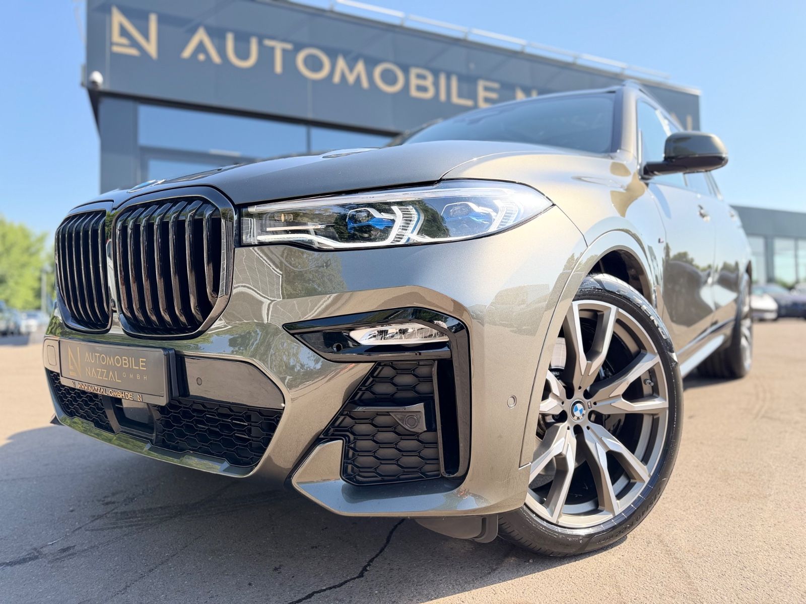 Fahrzeugabbildung BMW X7 M50*6 SEATS*LASER*SKY-LOUNGE*6X SHZ*SOFT*22.Z