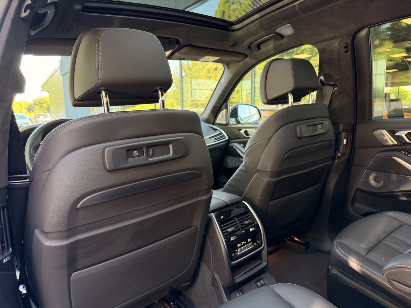 Fahrzeugabbildung BMW X7 M50*6 SEATS*LASER*SKY-LOUNGE*6X SHZ*SOFT*22.Z
