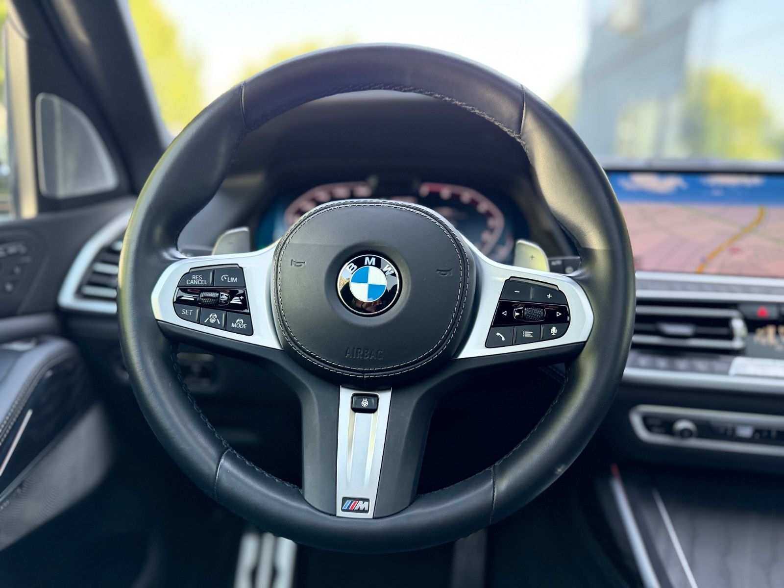 Fahrzeugabbildung BMW X7 M50*6 SEATS*LASER*SKY-LOUNGE*6X SHZ*SOFT*22.Z