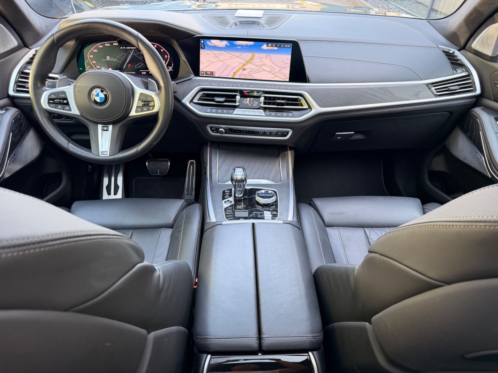 Fahrzeugabbildung BMW X7 M50*6 SEATS*LASER*SKY-LOUNGE*6X SHZ*SOFT*22.Z