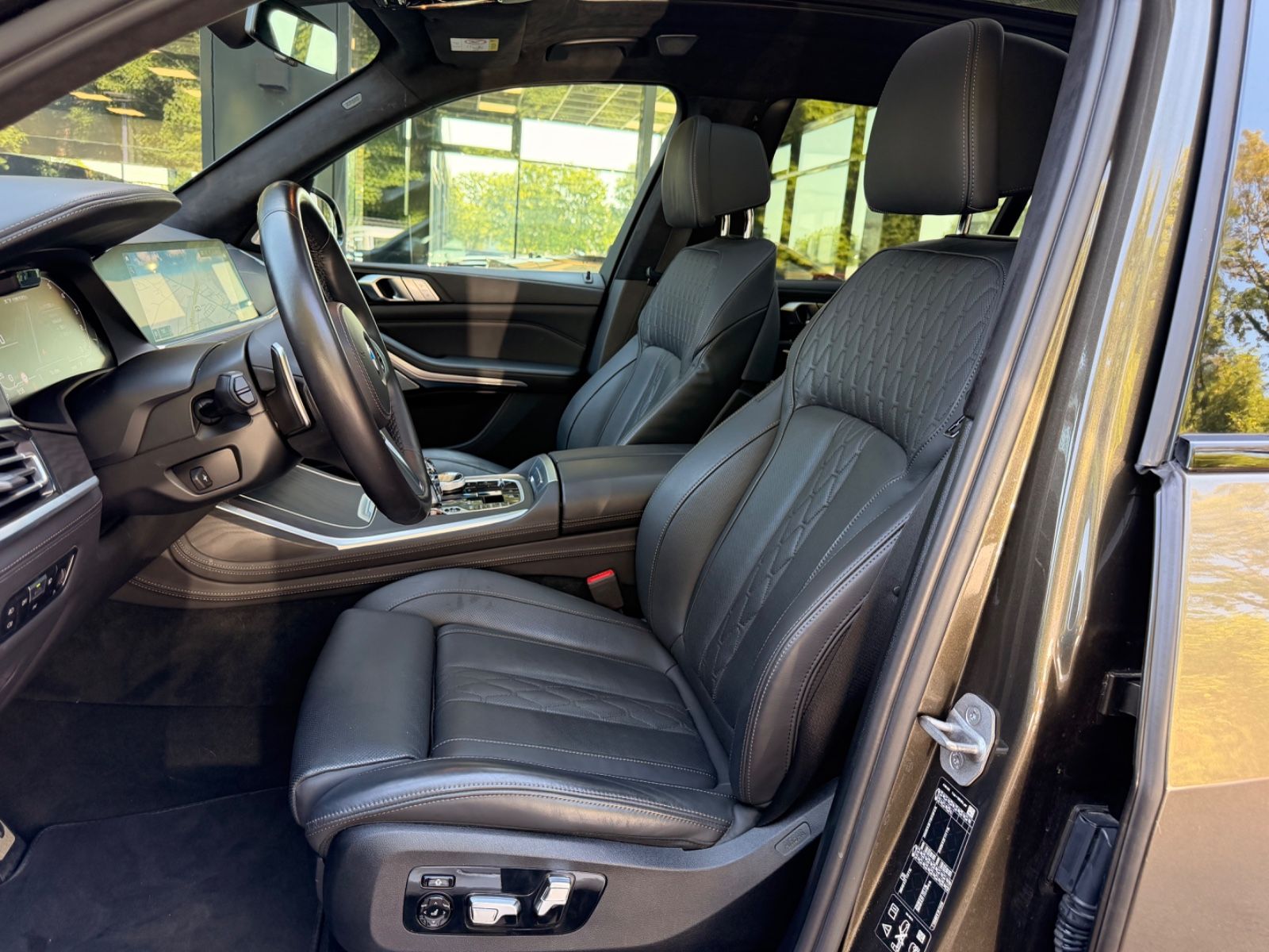 Fahrzeugabbildung BMW X7 M50*6 SEATS*LASER*SKY-LOUNGE*6X SHZ*SOFT*22.Z