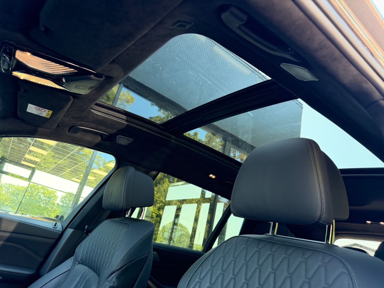 Fahrzeugabbildung BMW X7 M50*6 SEATS*LASER*SKY-LOUNGE*6X SHZ*SOFT*22.Z