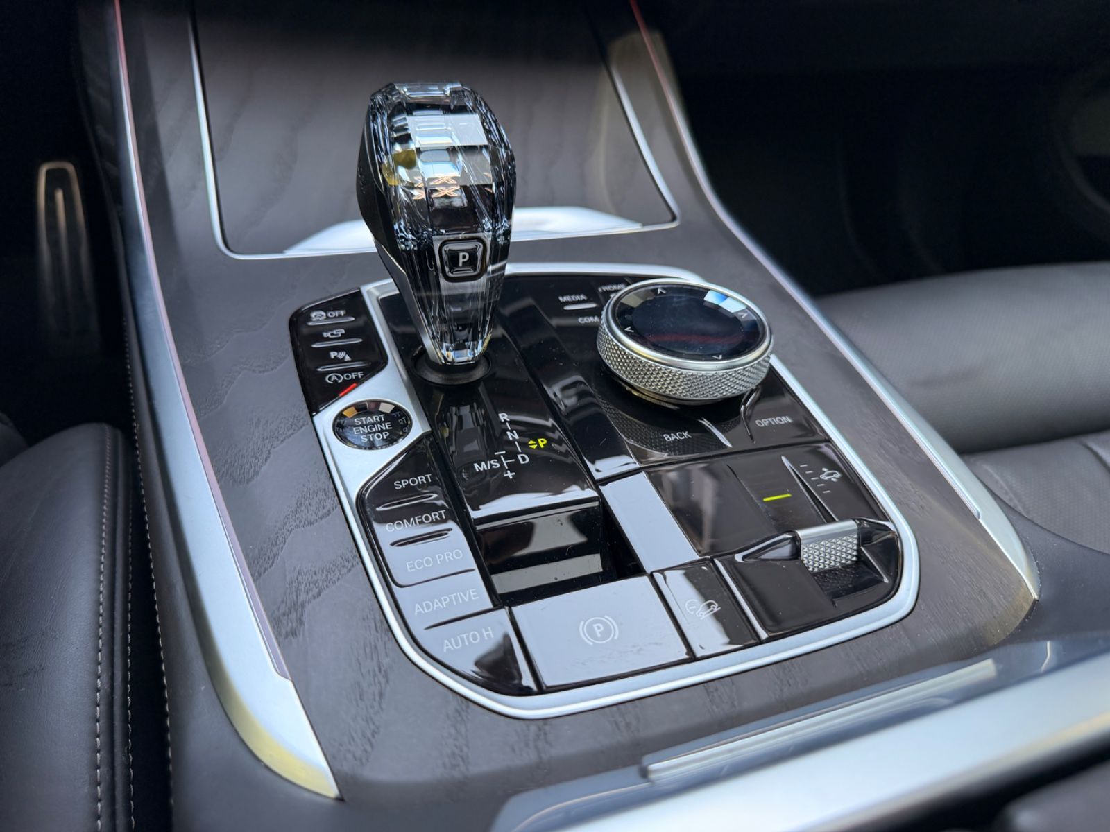 Fahrzeugabbildung BMW X7 M50*6 SEATS*LASER*SKY-LOUNGE*6X SHZ*SOFT*22.Z
