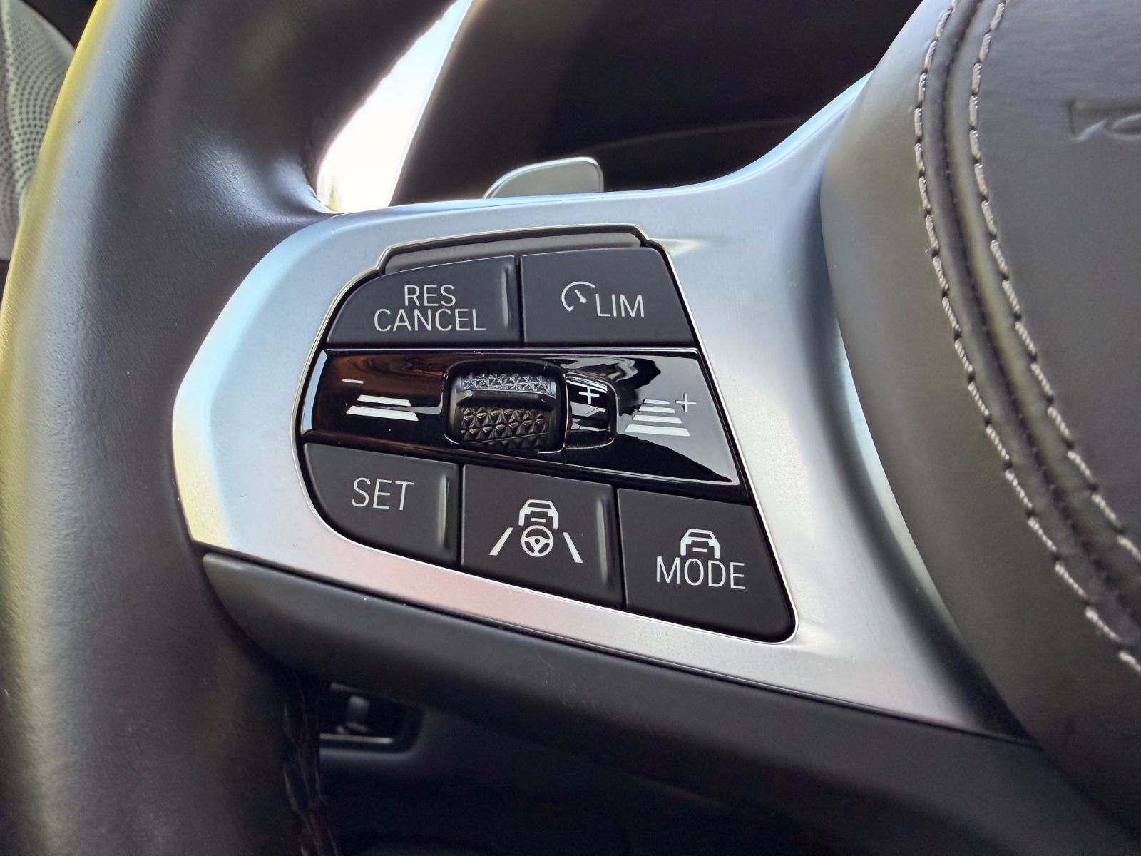Fahrzeugabbildung BMW X7 M50*6 SEATS*LASER*SKY-LOUNGE*6X SHZ*SOFT*22.Z