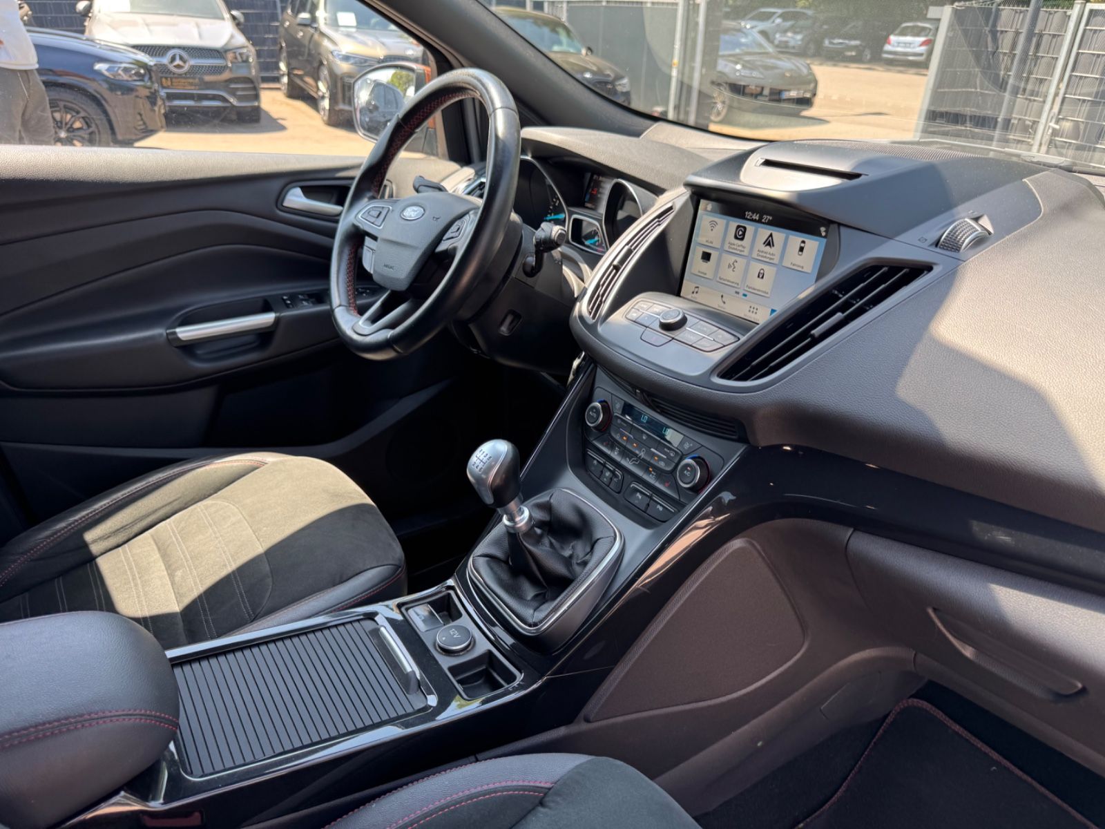 Fahrzeugabbildung Ford KUGA ST-LINE*KLIMA*R.KAMERA*19 ZOLL*WINTERPAKET*