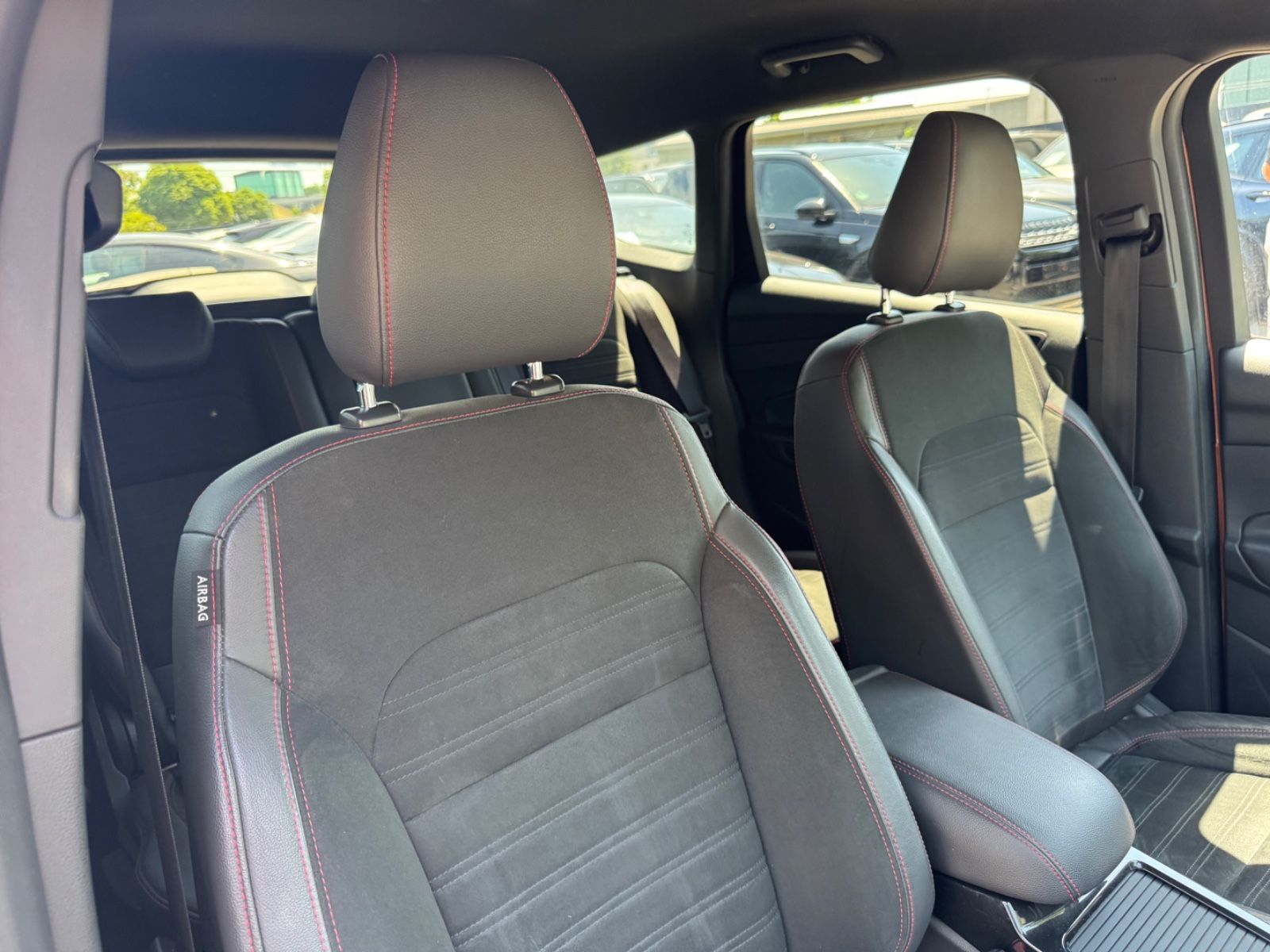Fahrzeugabbildung Ford KUGA ST-LINE*KLIMA*R.KAMERA*19 ZOLL*WINTERPAKET*