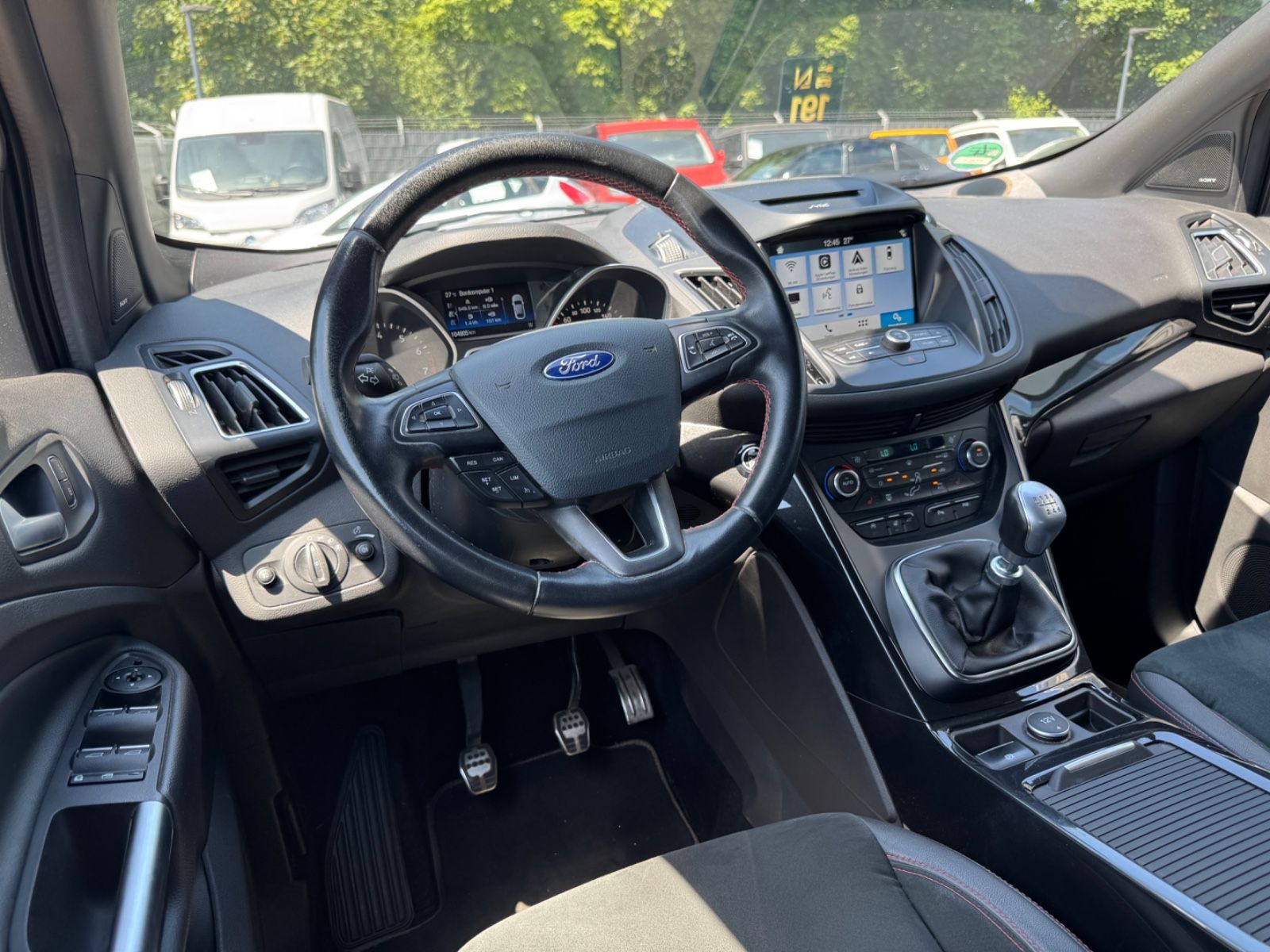 Fahrzeugabbildung Ford KUGA ST-LINE*KLIMA*R.KAMERA*19 ZOLL*WINTERPAKET*
