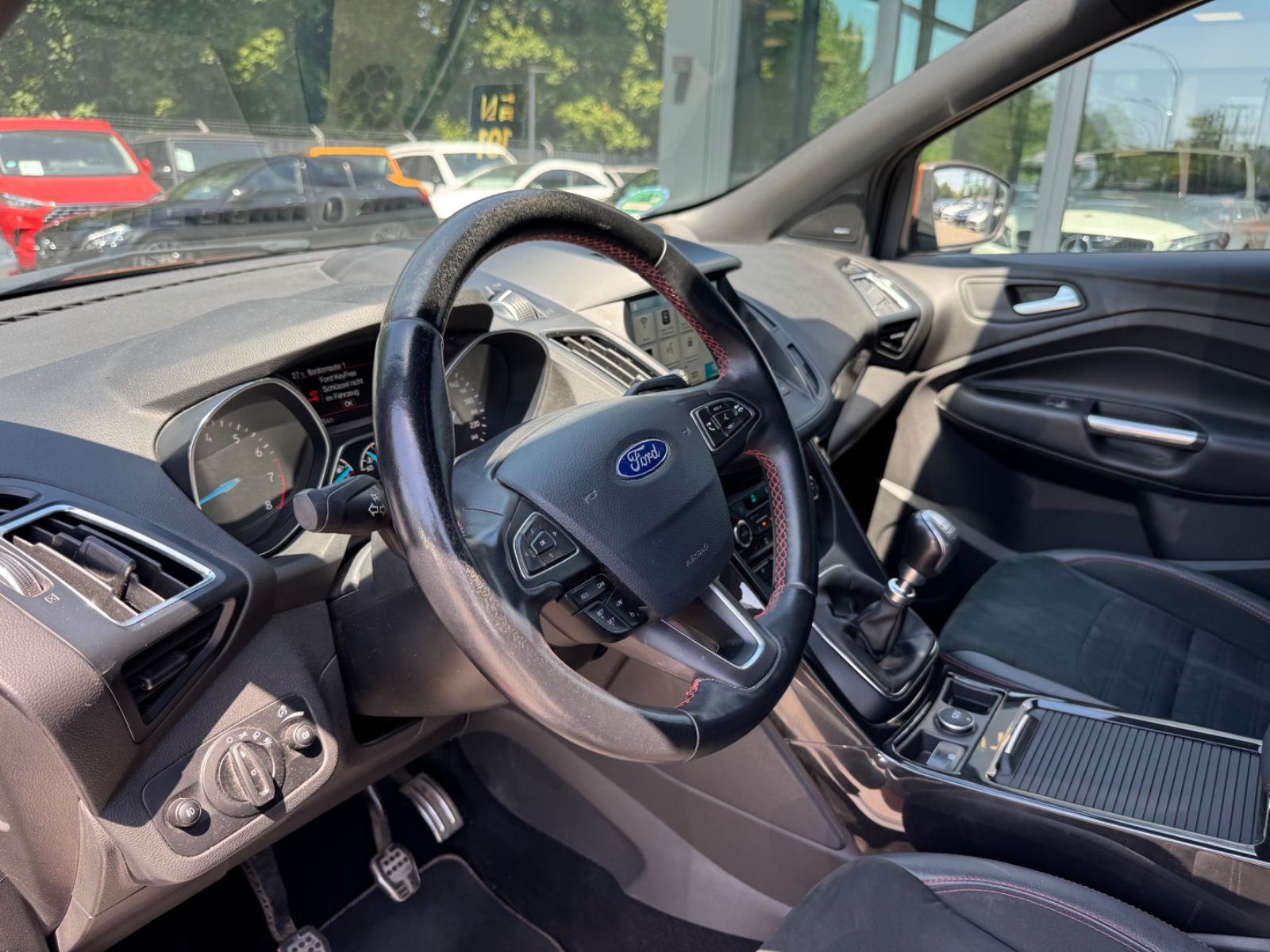 Fahrzeugabbildung Ford KUGA ST-LINE*KLIMA*R.KAMERA*19 ZOLL*WINTERPAKET*