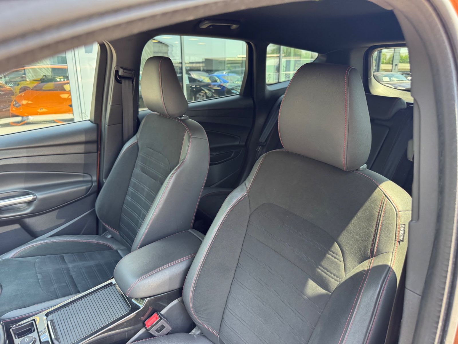 Fahrzeugabbildung Ford KUGA ST-LINE*KLIMA*R.KAMERA*19 ZOLL*WINTERPAKET*