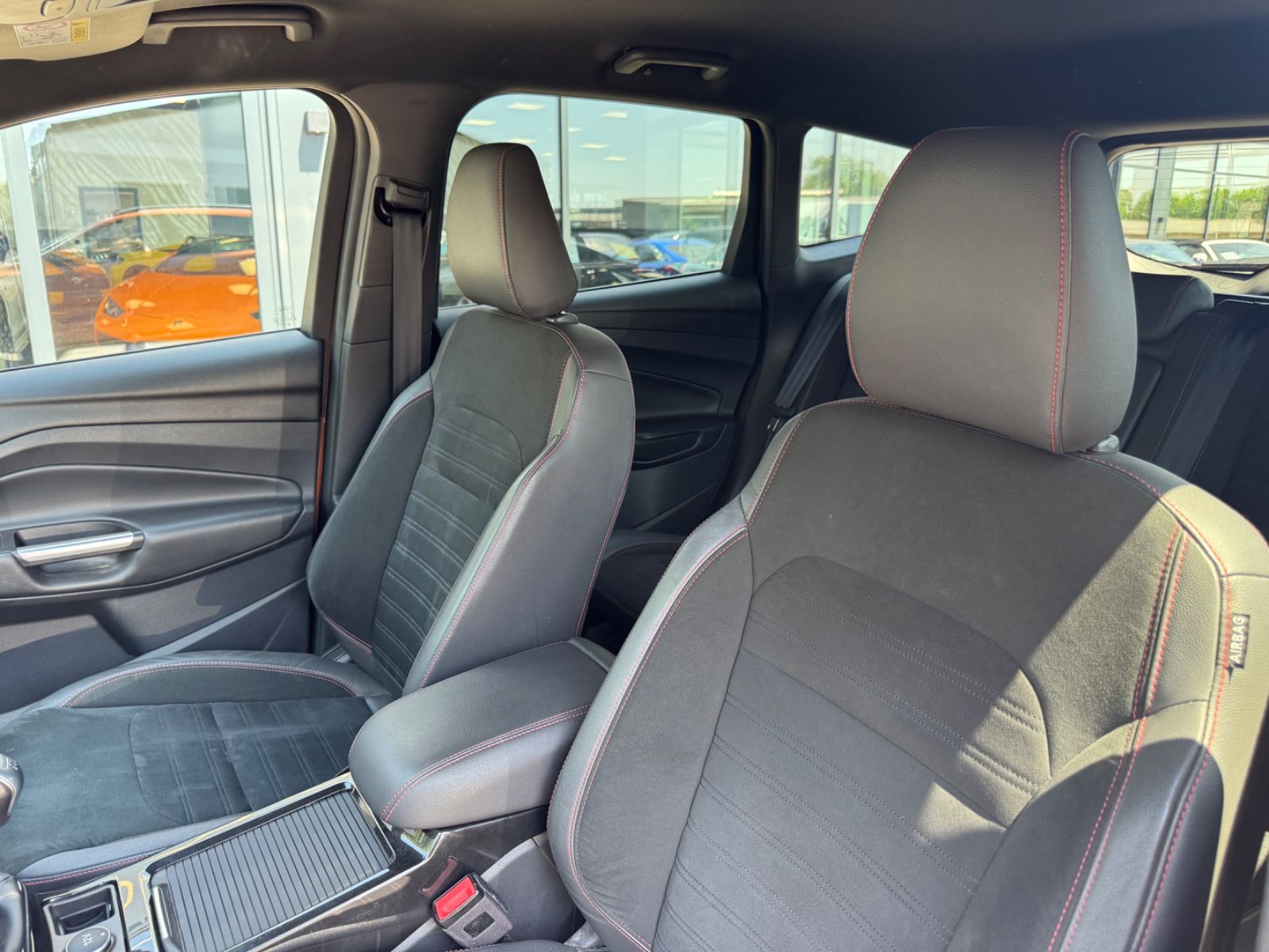 Fahrzeugabbildung Ford KUGA ST-LINE*KLIMA*R.KAMERA*19 ZOLL*WINTERPAKET*