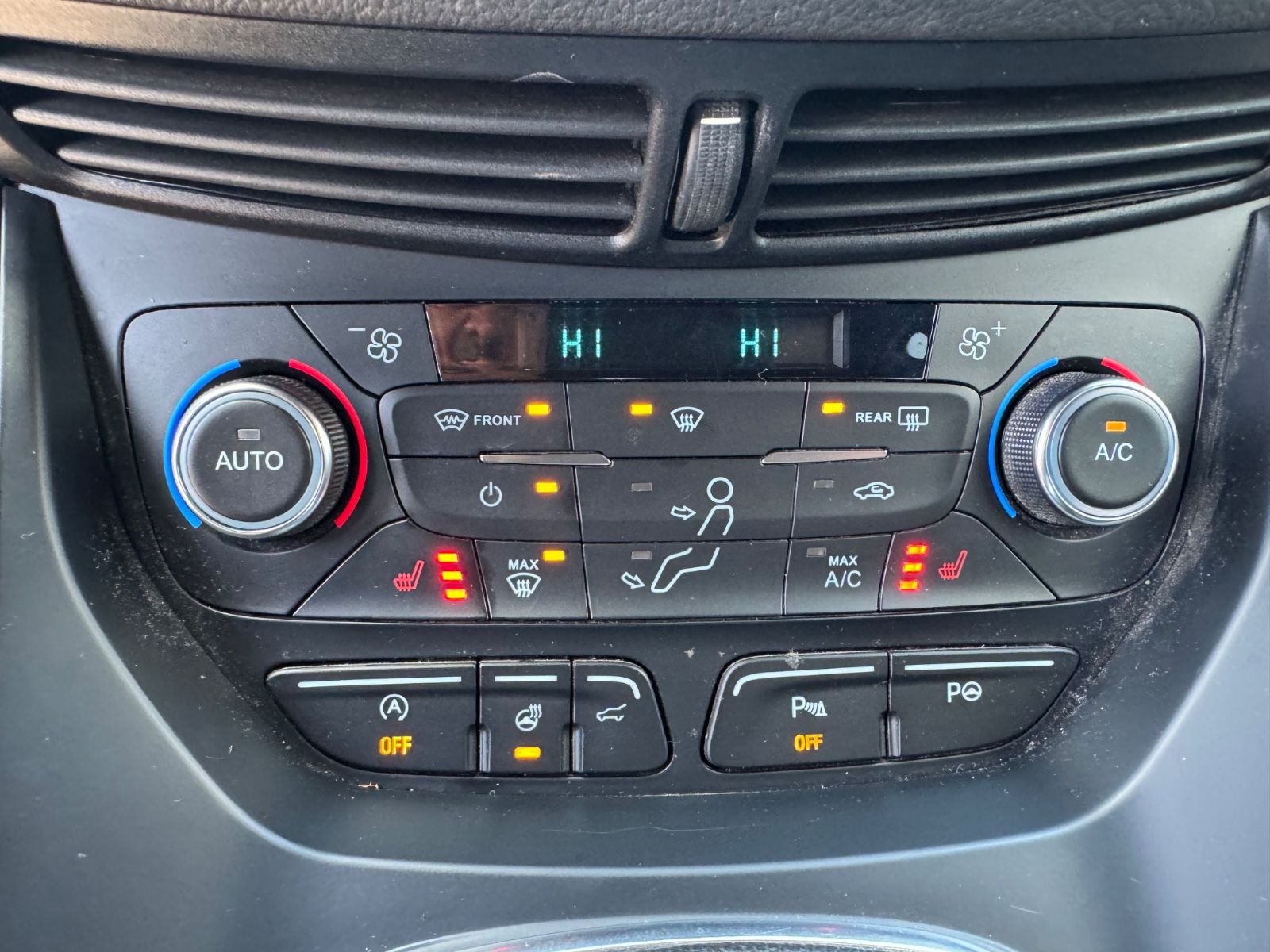 Fahrzeugabbildung Ford KUGA ST-LINE*KLIMA*R.KAMERA*19 ZOLL*WINTERPAKET*