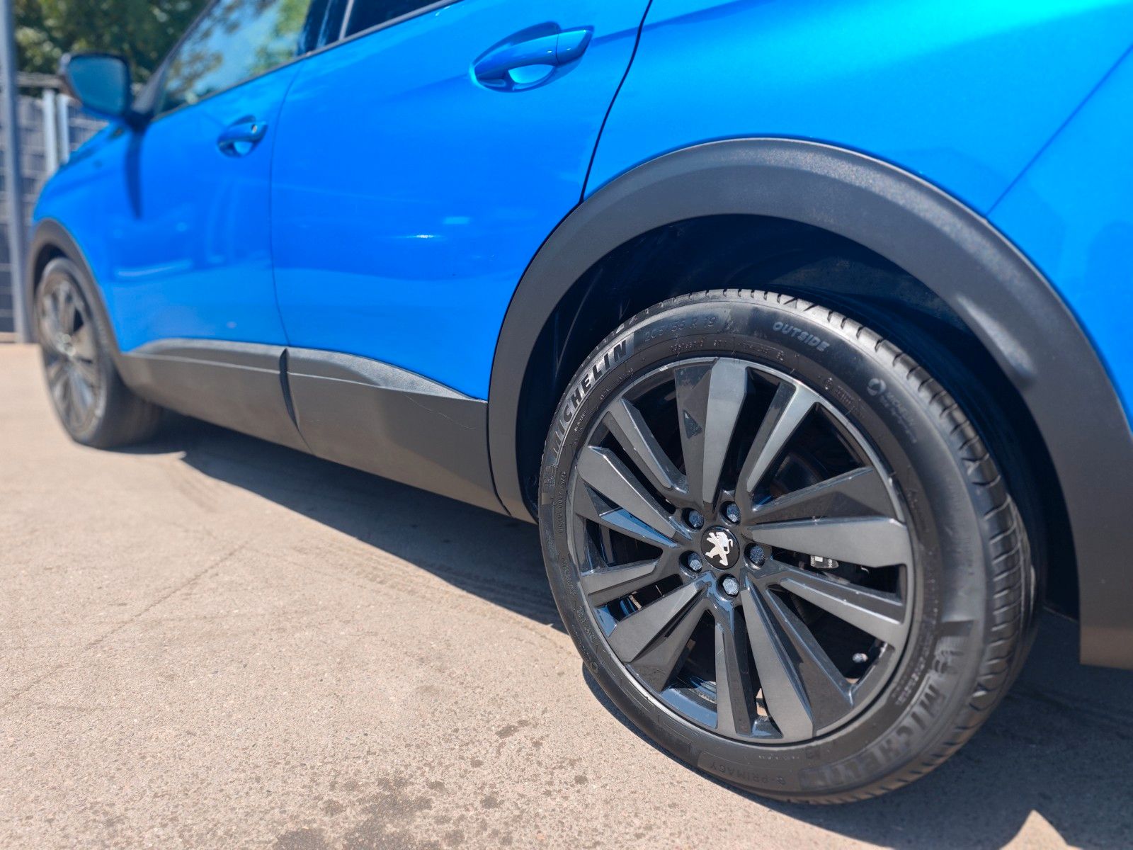 Fahrzeugabbildung Peugeot 3008 GT*FOCAL*PANORAMA*NAVI*KAMERA*VIRTUAL*