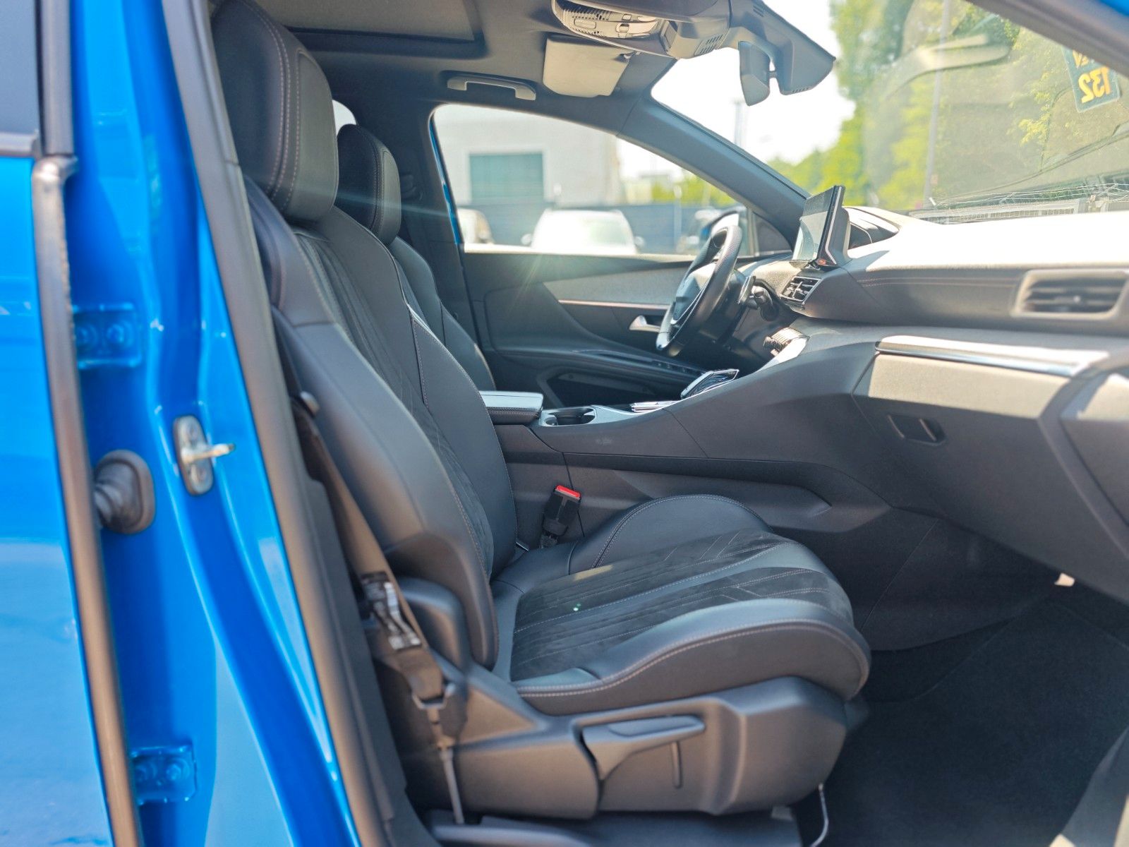 Fahrzeugabbildung Peugeot 3008 GT*FOCAL*PANORAMA*NAVI*KAMERA*VIRTUAL*