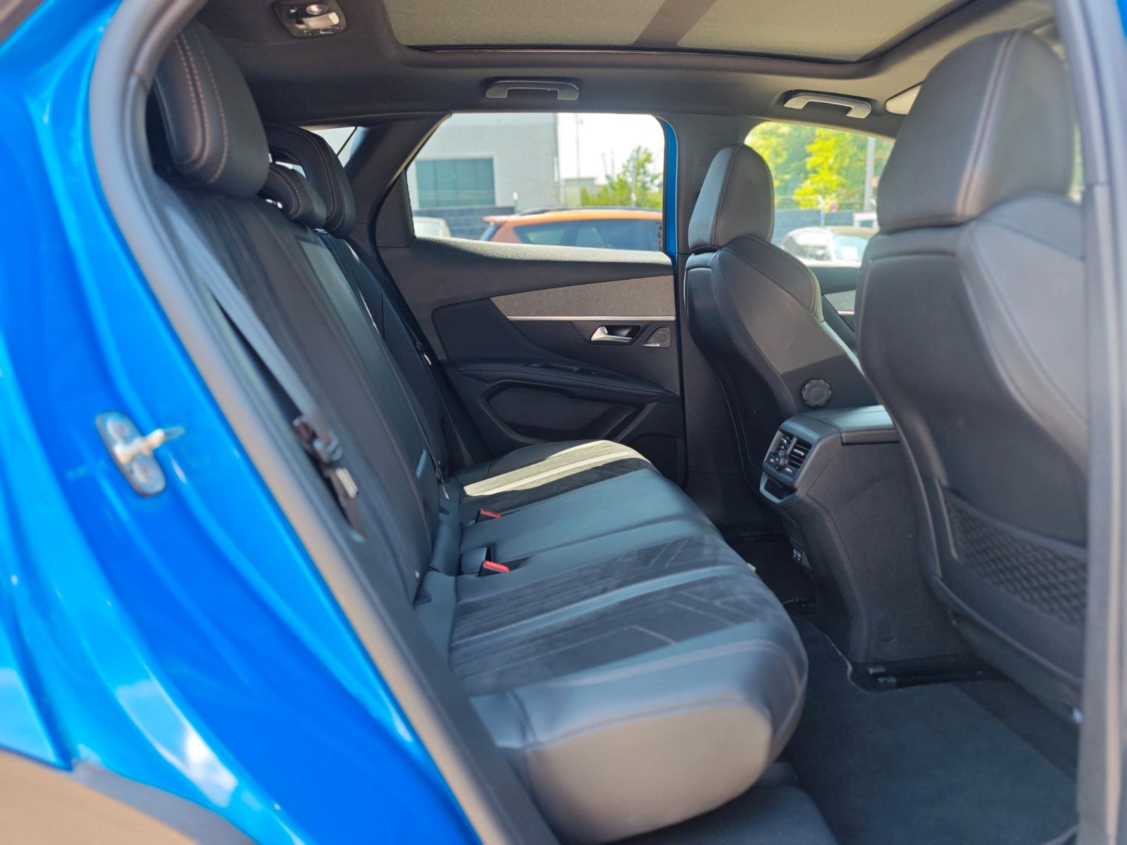 Fahrzeugabbildung Peugeot 3008 GT*FOCAL*PANORAMA*NAVI*KAMERA*VIRTUAL*