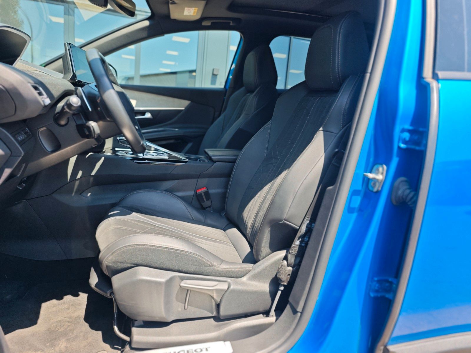 Fahrzeugabbildung Peugeot 3008 GT*FOCAL*PANORAMA*NAVI*KAMERA*VIRTUAL*