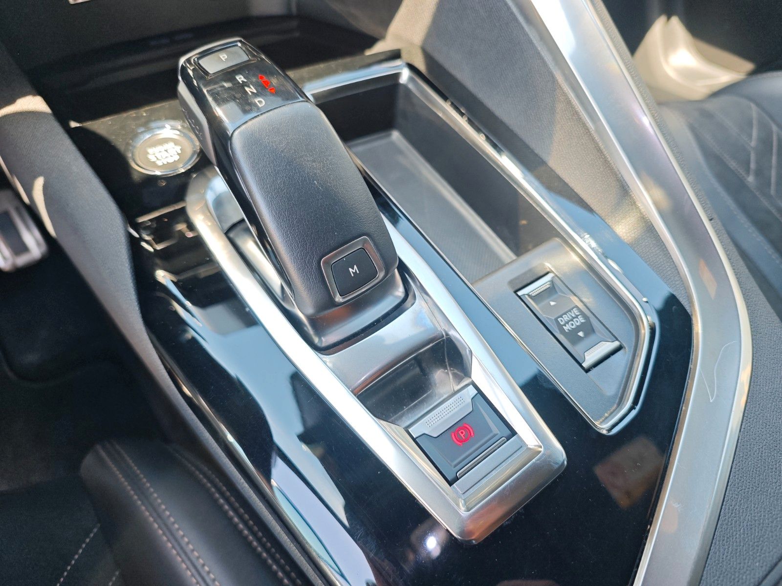 Fahrzeugabbildung Peugeot 3008 GT*FOCAL*PANORAMA*NAVI*KAMERA*VIRTUAL*