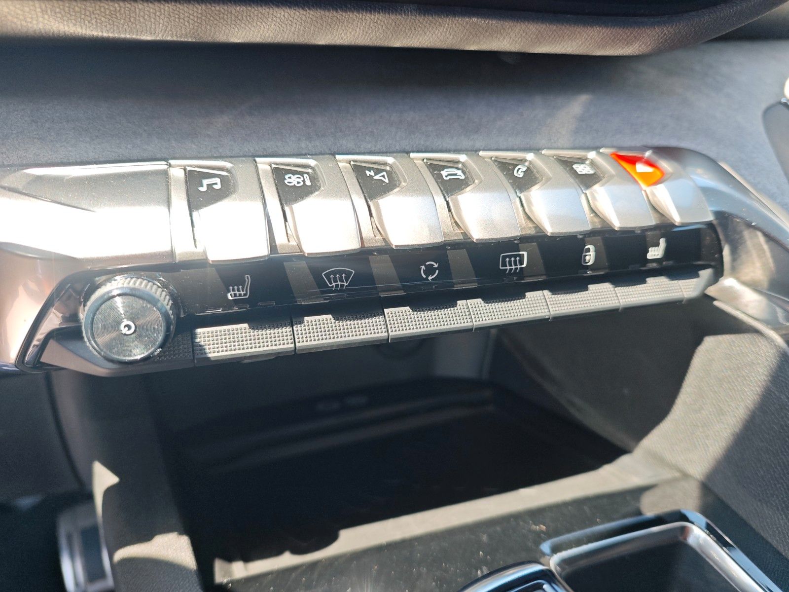 Fahrzeugabbildung Peugeot 3008 GT*FOCAL*PANORAMA*NAVI*KAMERA*VIRTUAL*