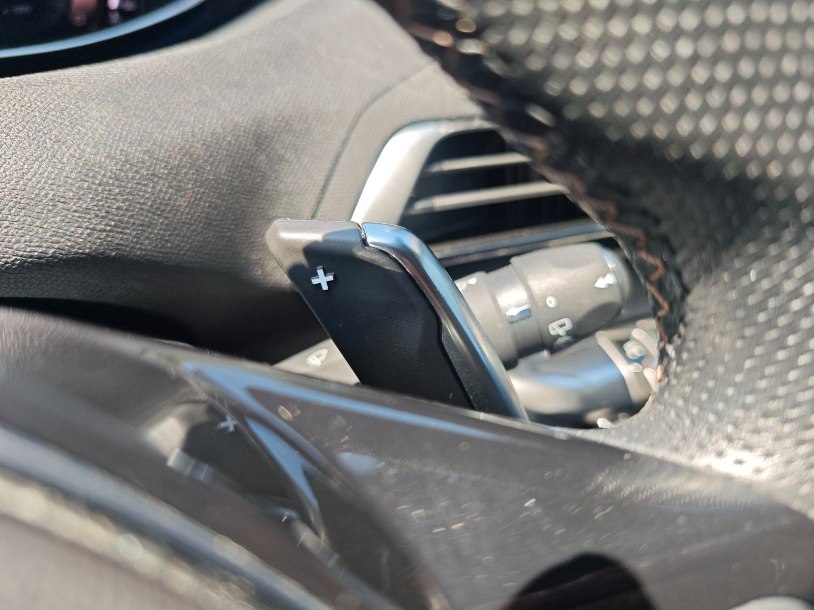 Fahrzeugabbildung Peugeot 3008 GT*FOCAL*PANORAMA*NAVI*KAMERA*VIRTUAL*