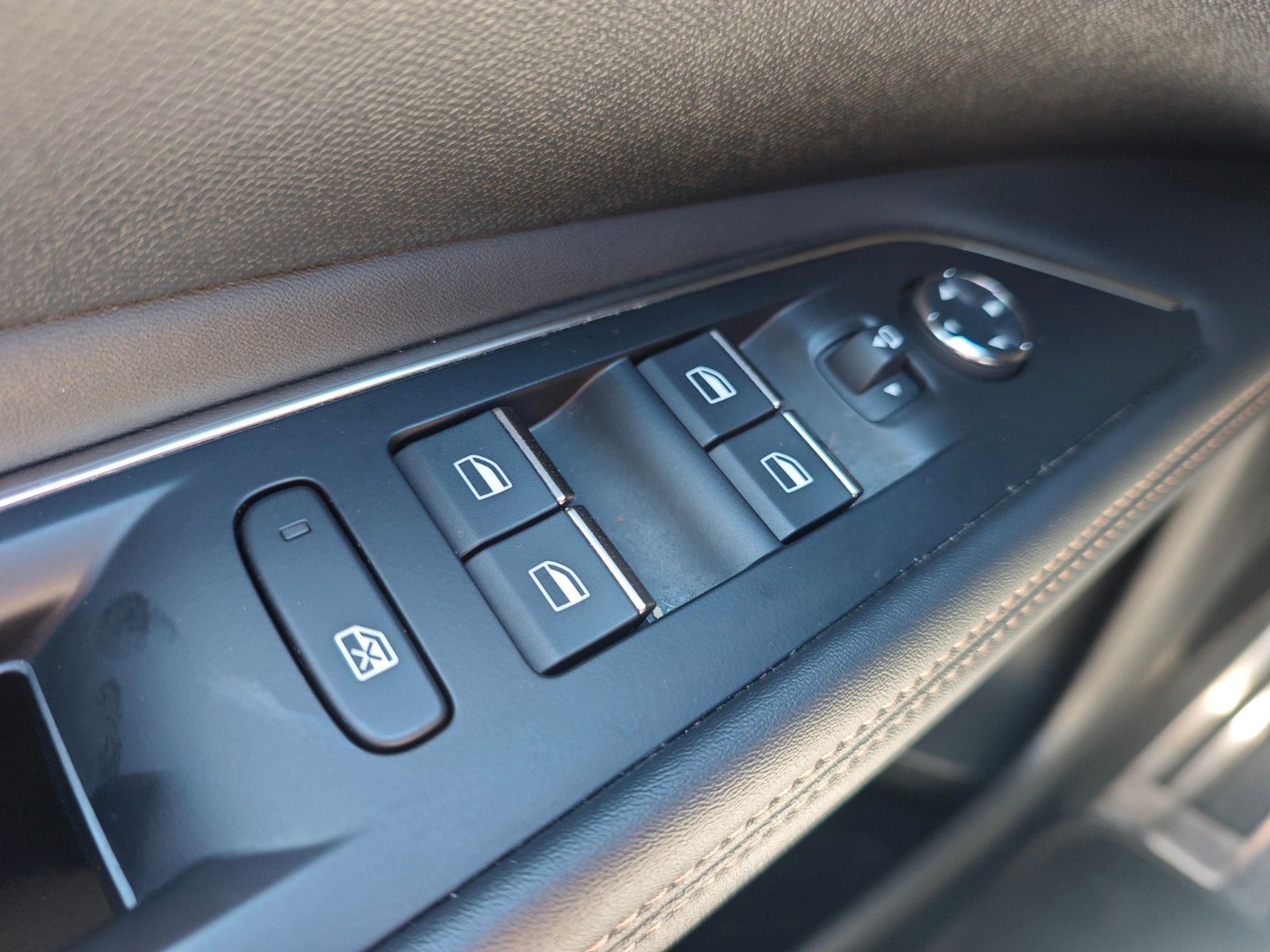 Fahrzeugabbildung Peugeot 3008 GT*FOCAL*PANORAMA*NAVI*KAMERA*VIRTUAL*