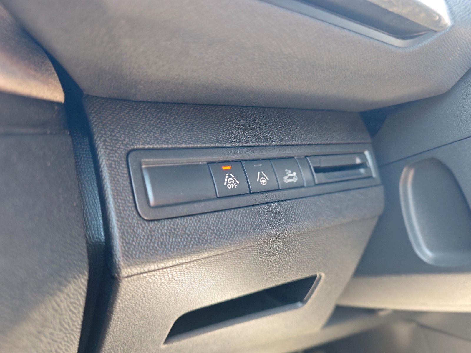 Fahrzeugabbildung Peugeot 3008 GT*FOCAL*PANORAMA*NAVI*KAMERA*VIRTUAL*
