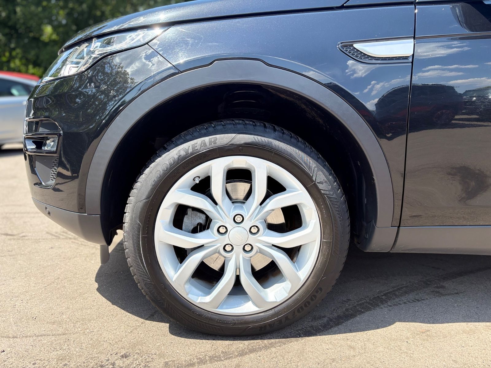 Fahrzeugabbildung Land Rover DISCOVERY SPORT HSE *PANO*LEDER*MERIDIAN*