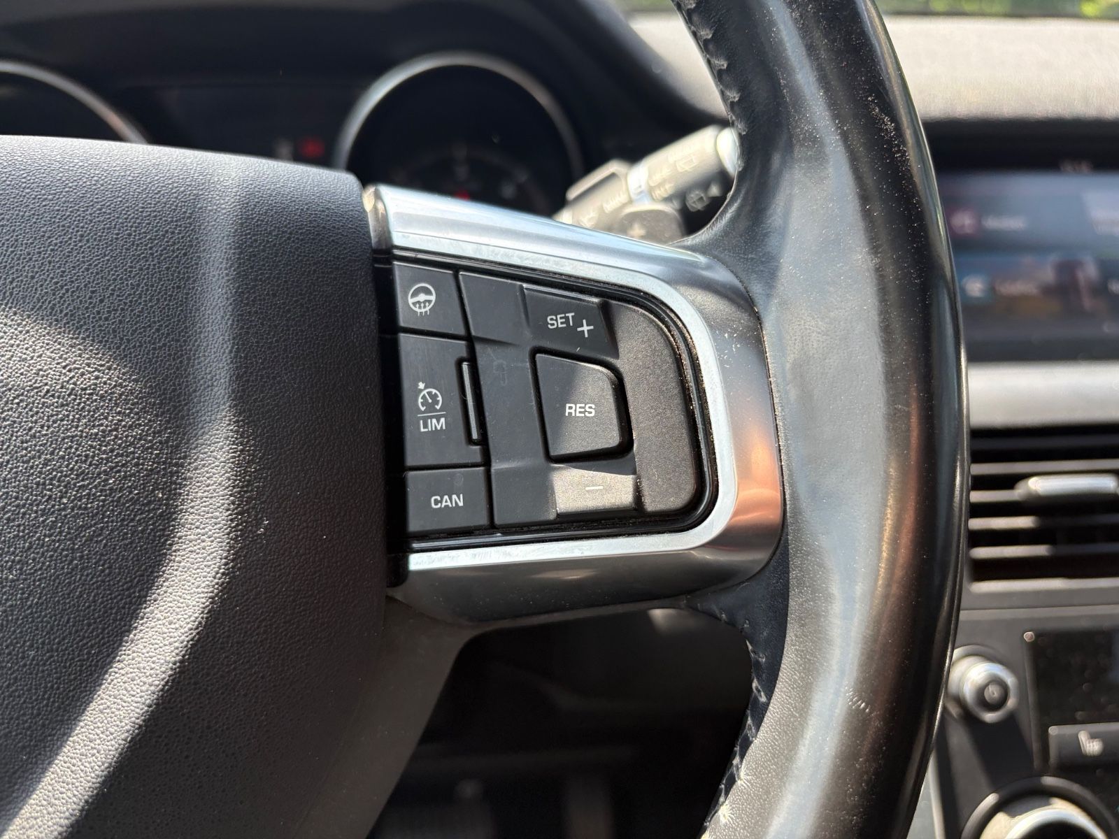 Fahrzeugabbildung Land Rover DISCOVERY SPORT HSE *PANO*LEDER*MERIDIAN*