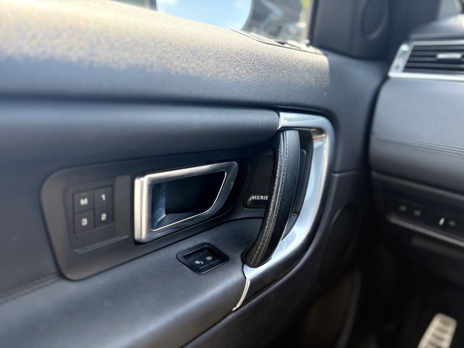 Fahrzeugabbildung Land Rover DISCOVERY SPORT HSE *PANO*LEDER*MERIDIAN*