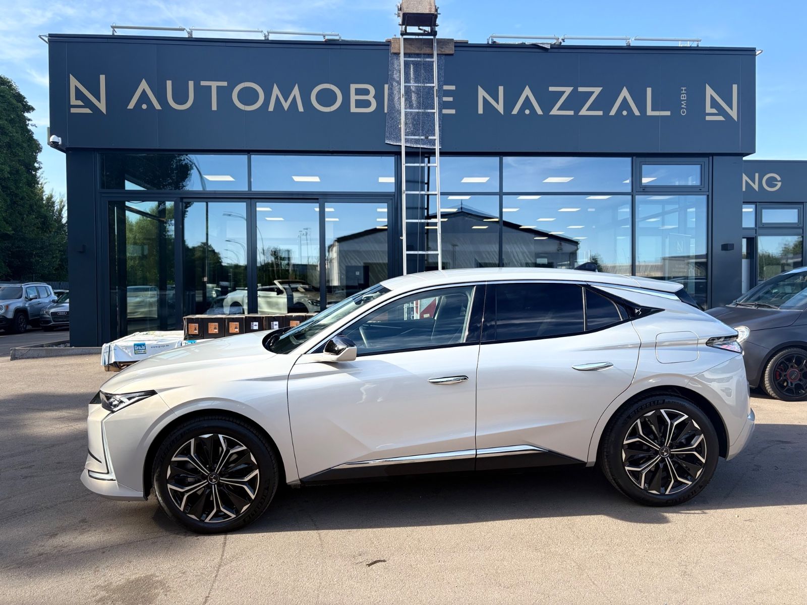 Fahrzeugabbildung DS Automobiles DS4 E-TENSE ÉTOILE *ALCANTARA PAKET*NAVI*R-KAM*