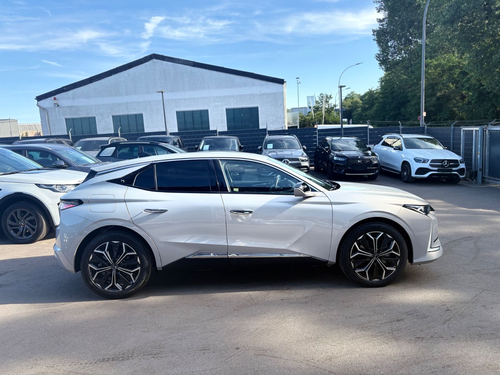 Fahrzeugabbildung DS Automobiles DS4 E-TENSE ÉTOILE *ALCANTARA PAKET*NAVI*R-KAM*