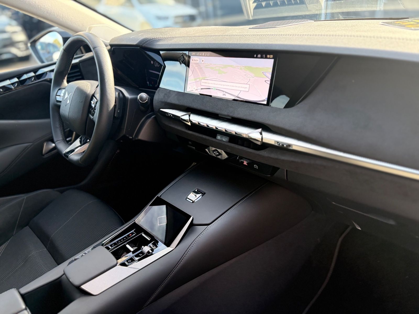 Fahrzeugabbildung DS Automobiles DS4 E-TENSE ÉTOILE *ALCANTARA PAKET*NAVI*R-KAM*
